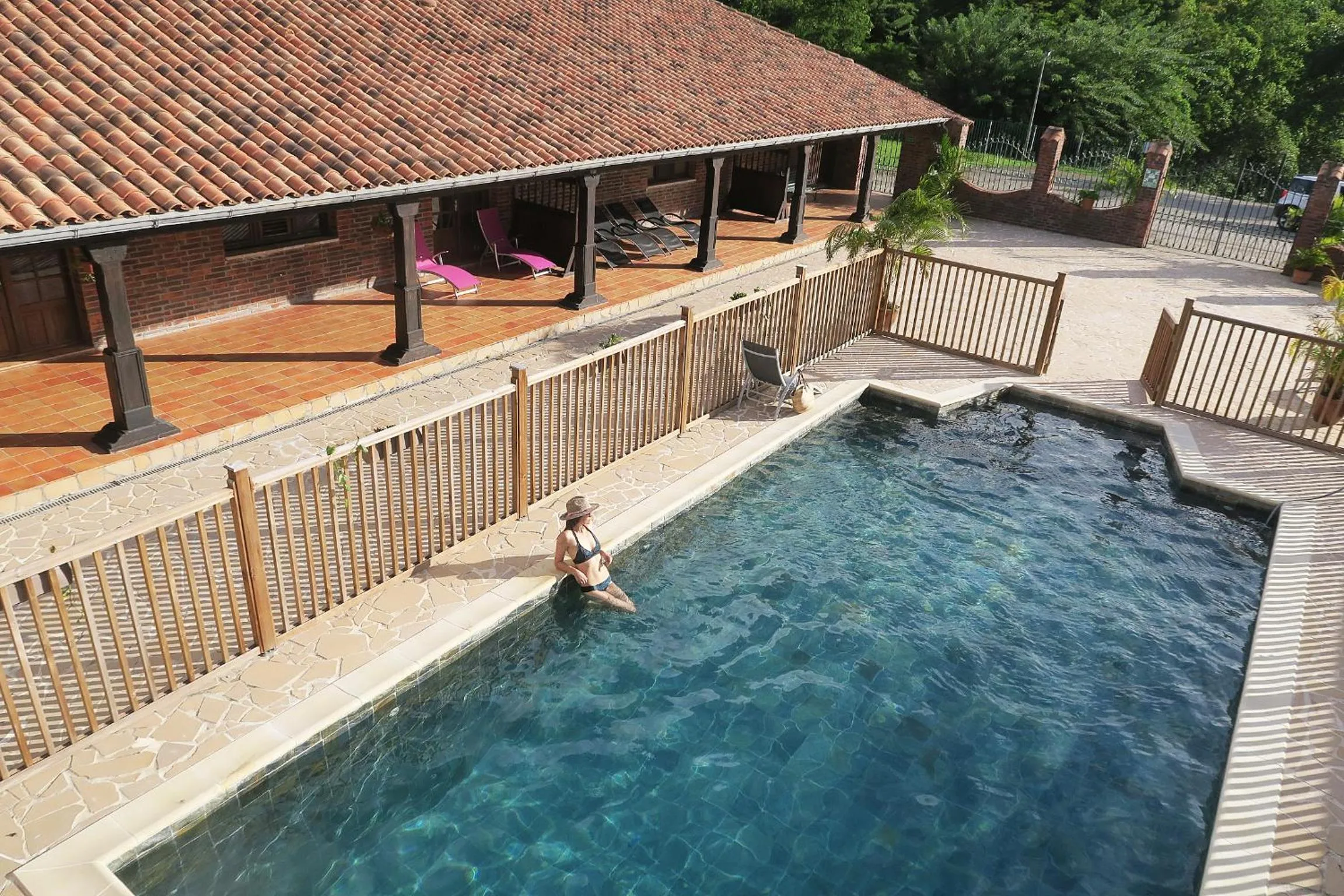 Pool view in Domaine du Château