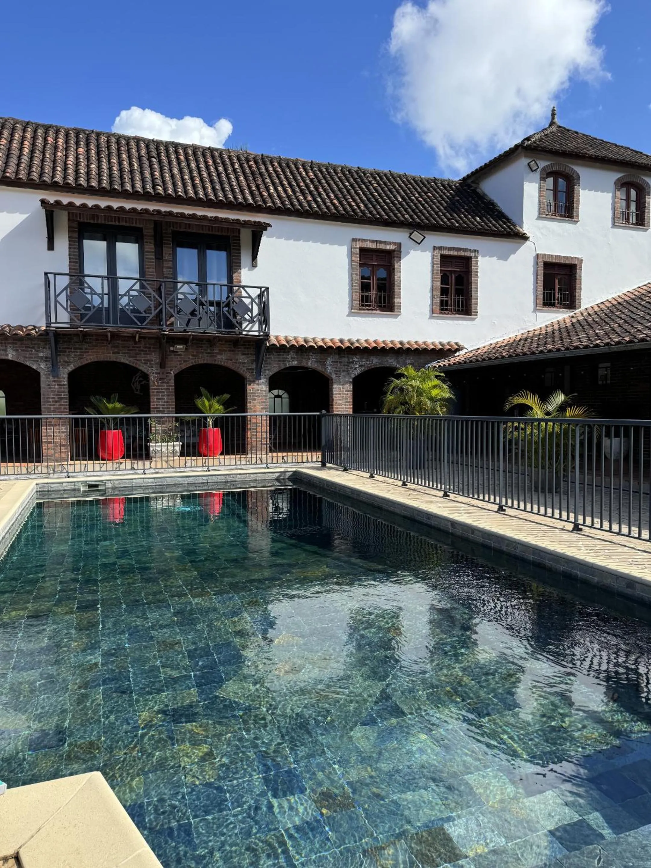 Pool view in Domaine du Château