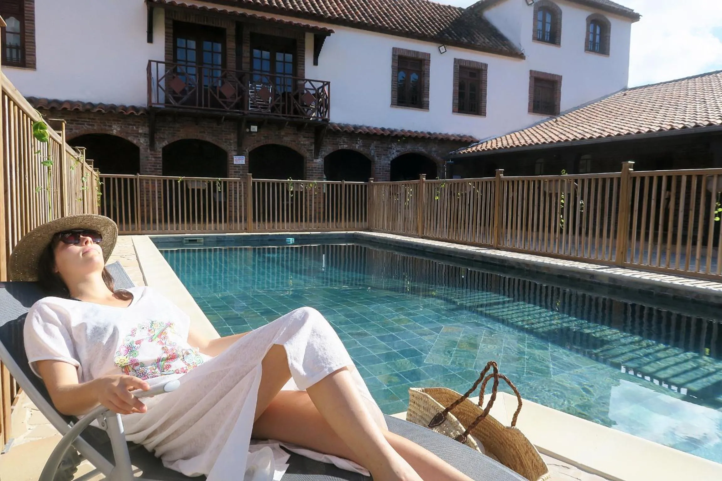 Pool view in Domaine du Château