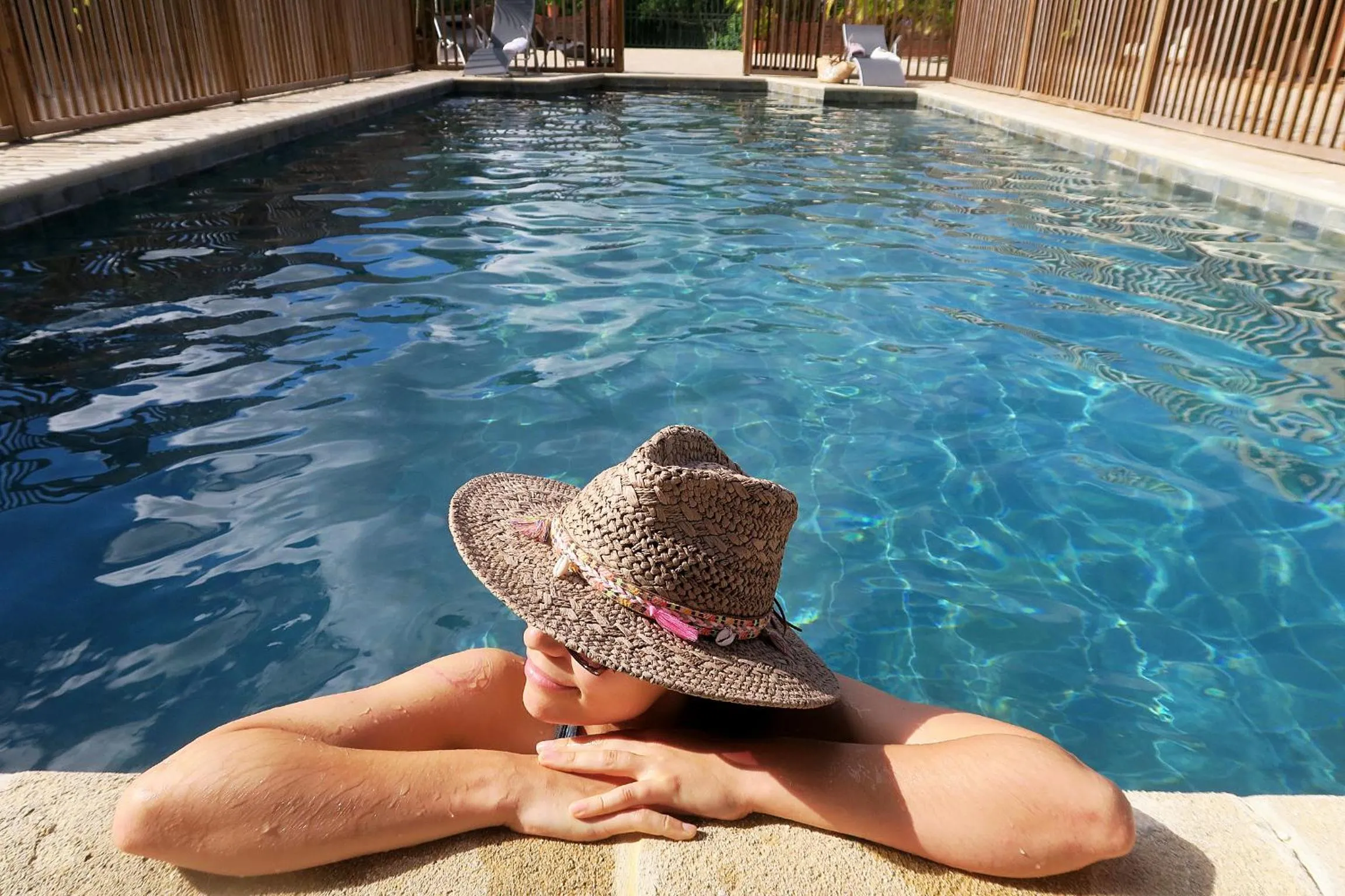 Pool view in Domaine du Château
