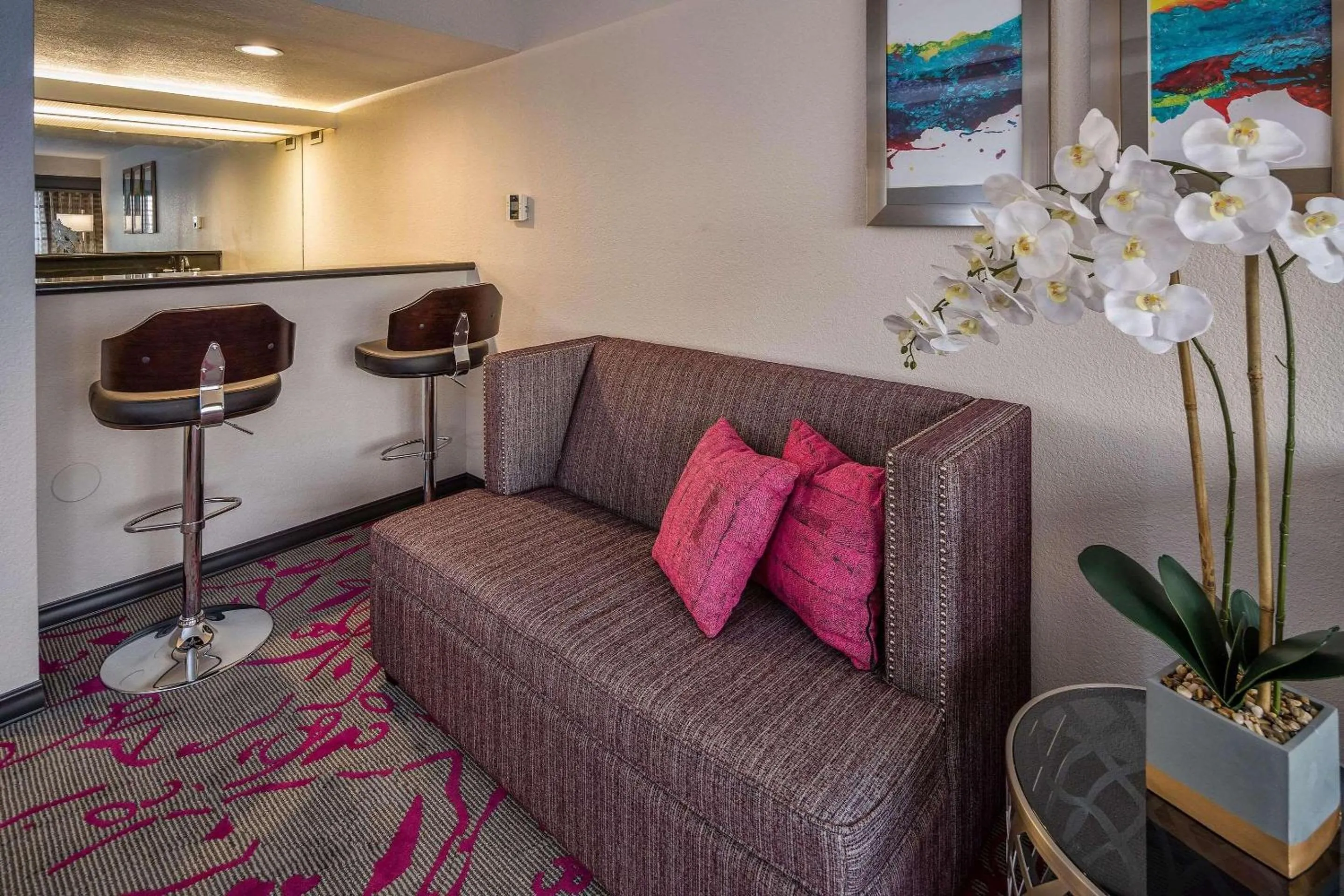 Bedroom in Radisson Hotel Oakland Airport