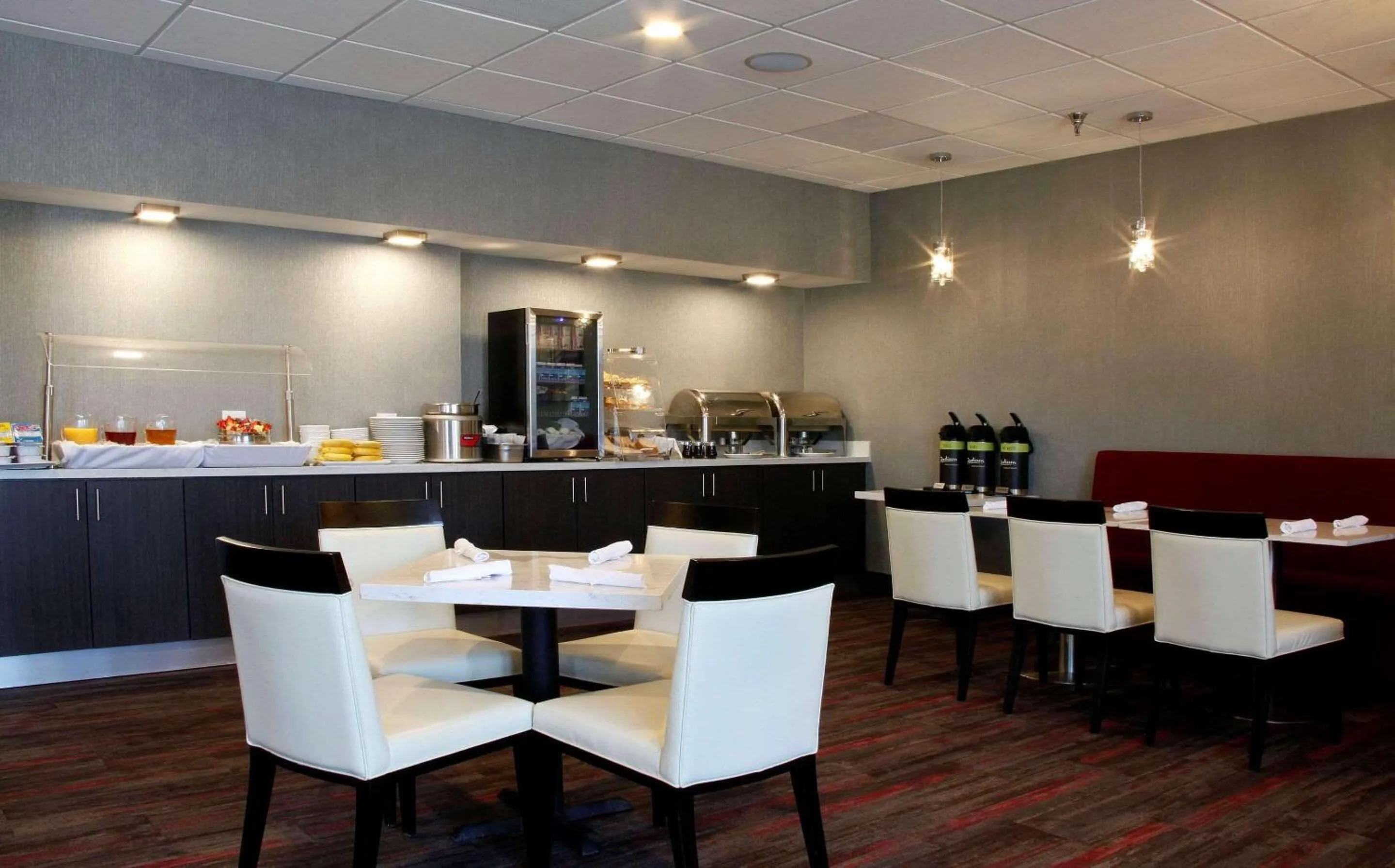 Breakfast in Radisson Hotel Oakland Airport