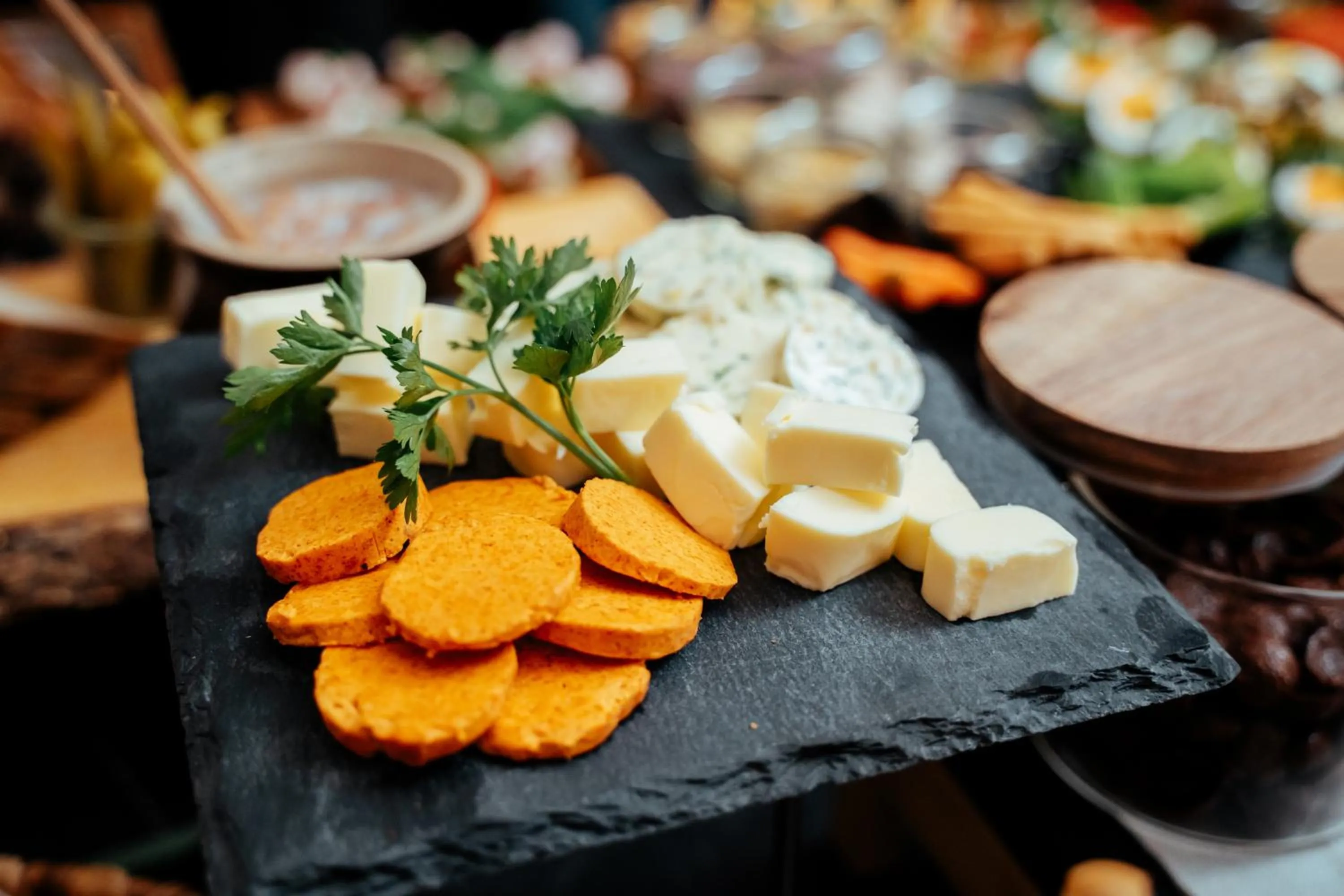 Buffet breakfast in Rezydencja na Wzgórzu w zielonym sercu Łodzi przy Parku Krajobrazowym Ruda Wiilowa