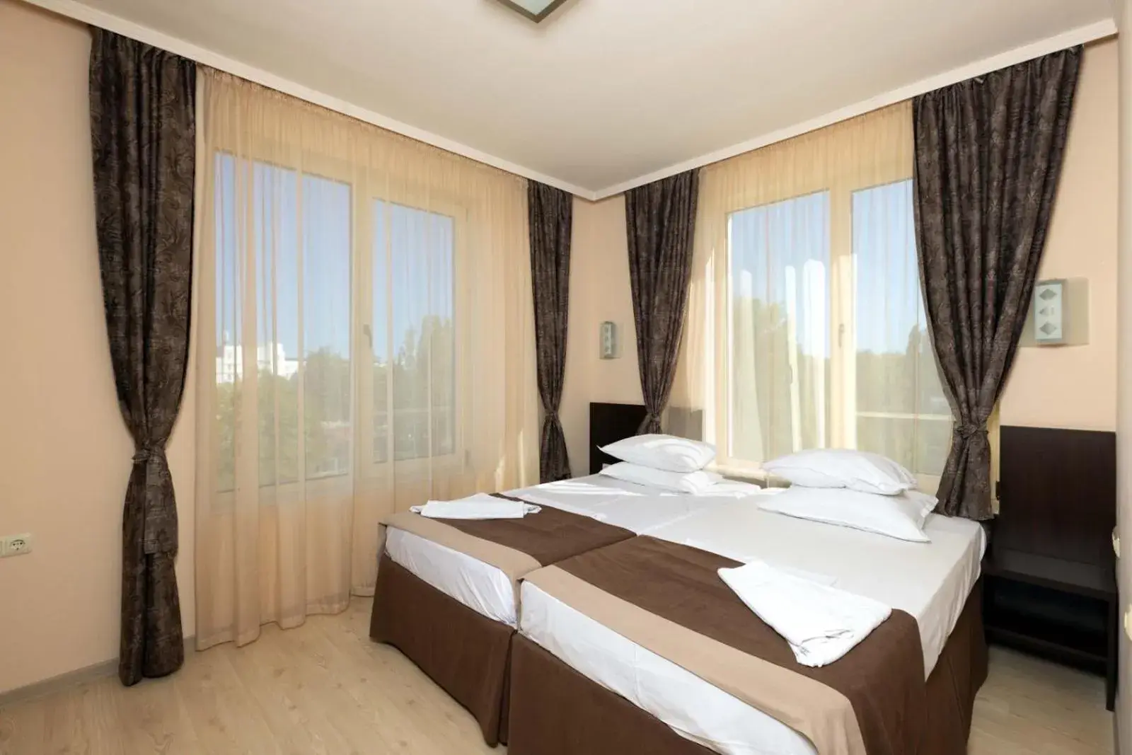 Bedroom, Bed in Rome Palace Deluxe - All Inclusive Premium Bedroom, Bed in Rome Palace Deluxe - All Inclusive Premium