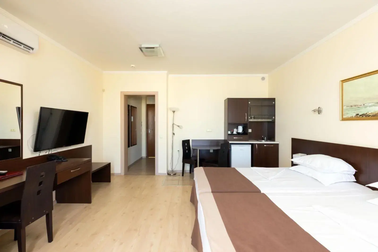 Photo of the whole room, Bed in Rome Palace Deluxe - All Inclusive Premium Photo of the whole room, Bed in Rome Palace Deluxe - All Inclusive Premium