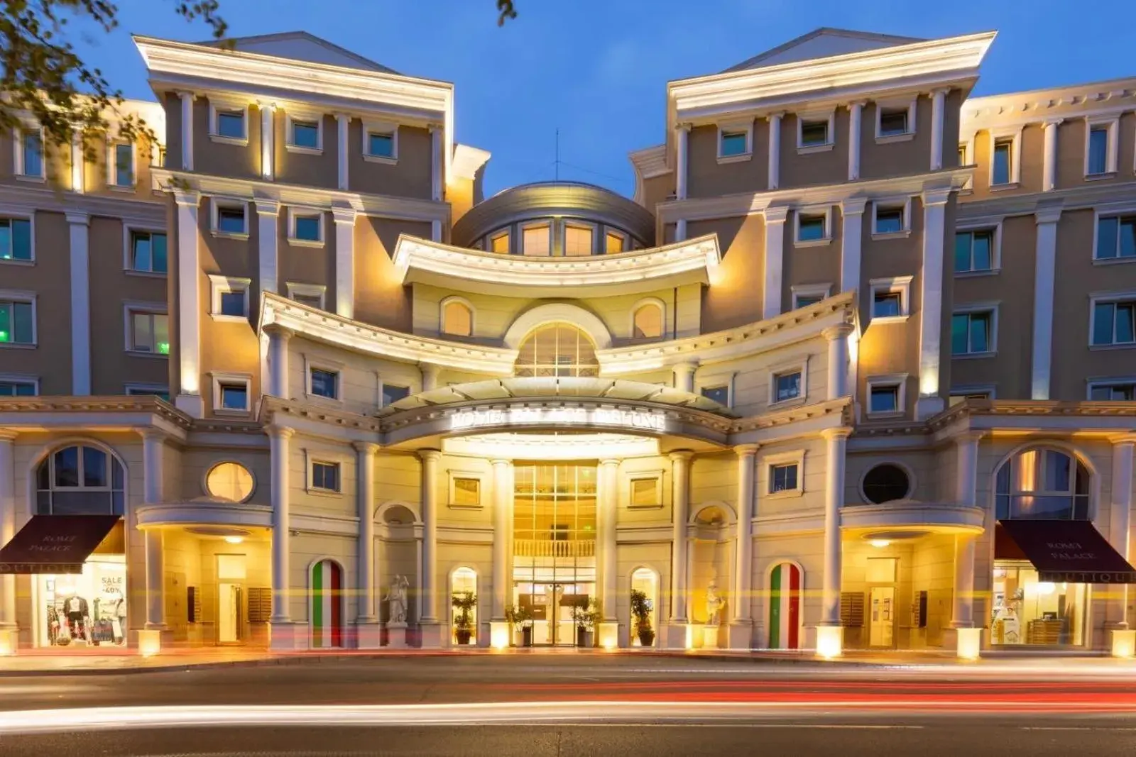 Property building in Rome Palace Deluxe - All Inclusive Premium Property building in Rome Palace Deluxe - All Inclusive Premium