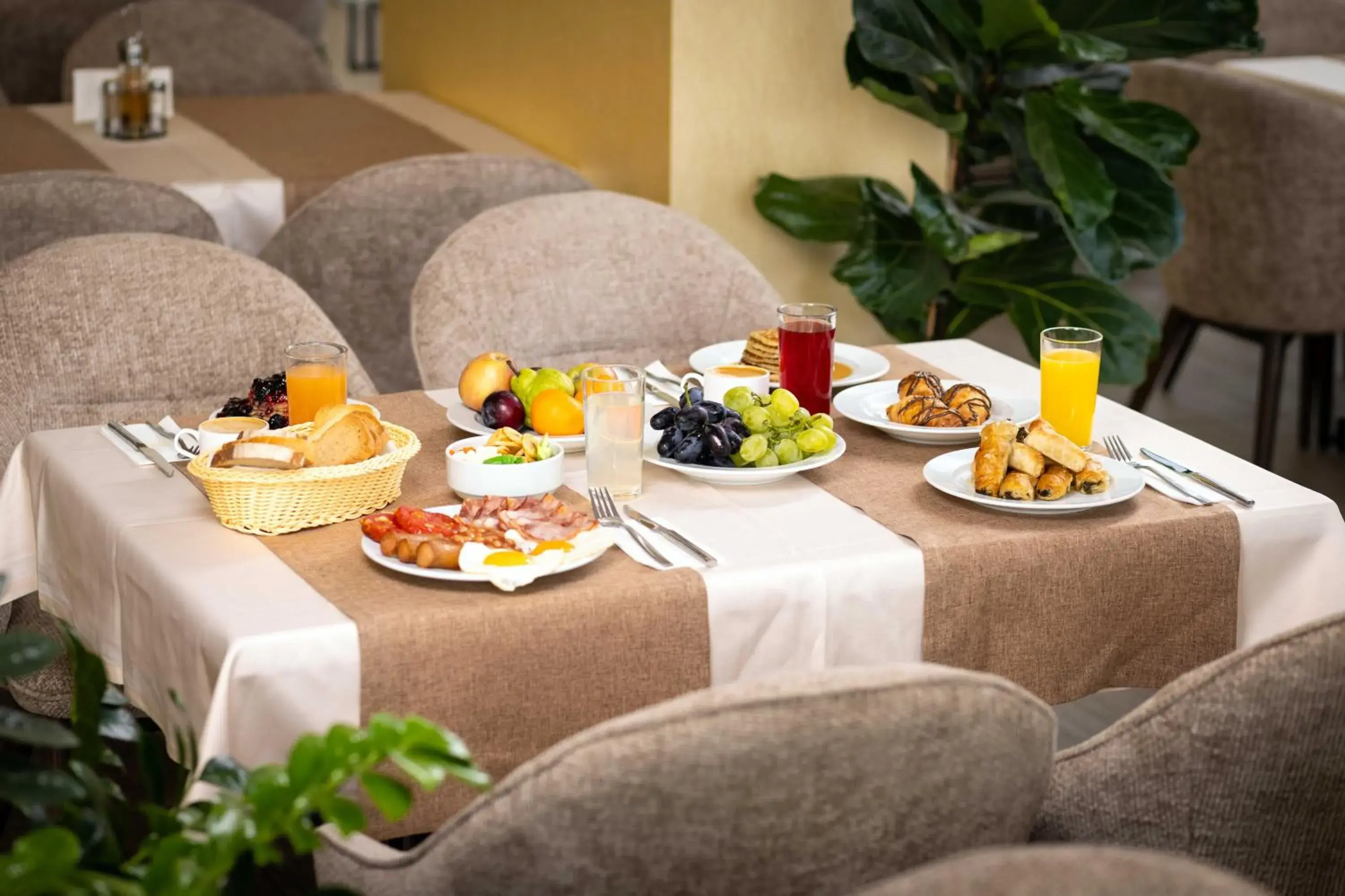 Breakfast in Rome Palace Deluxe - All Inclusive Premium Breakfast in Rome Palace Deluxe - All Inclusive Premium