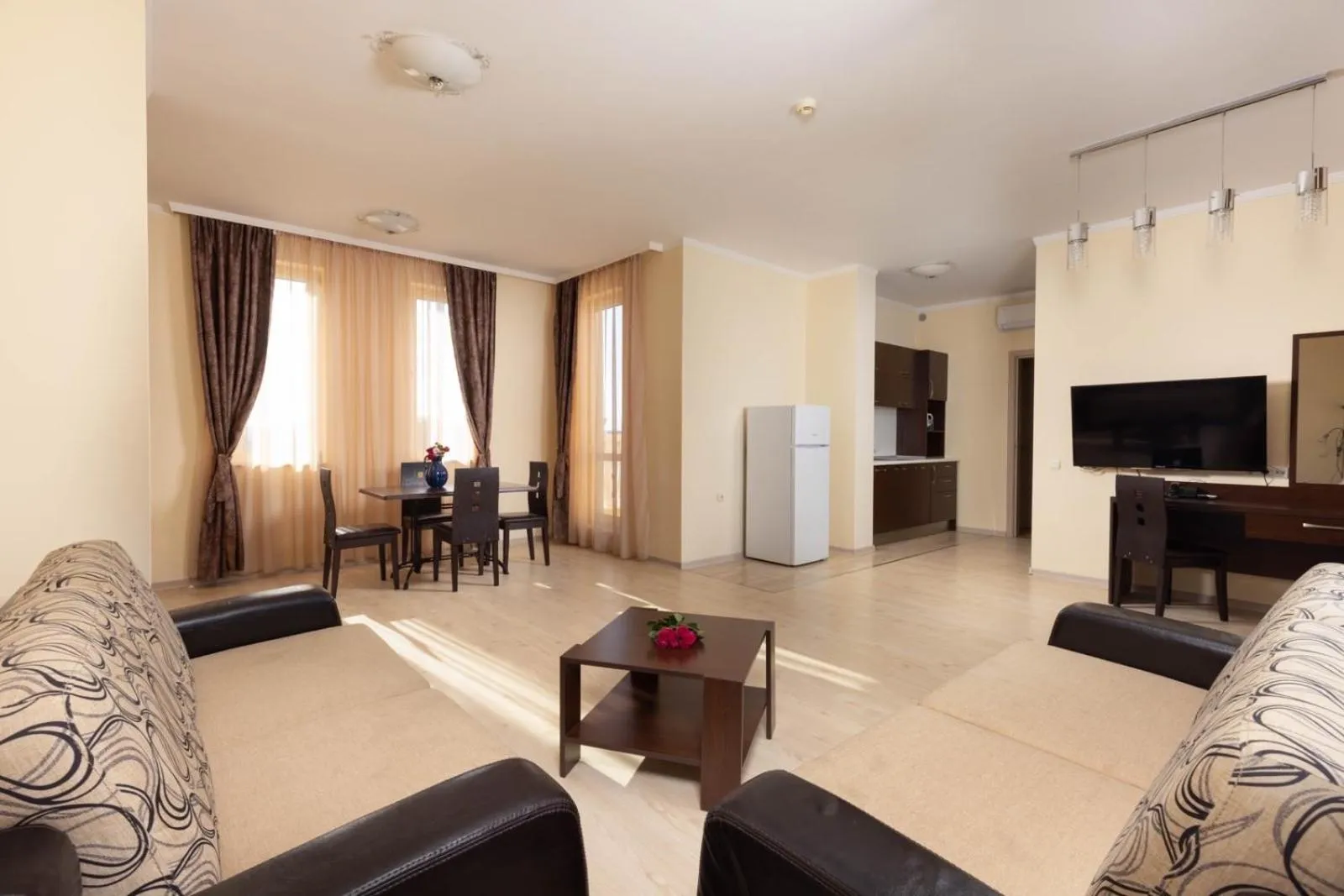 Communal lounge/ TV room in Rome Palace Deluxe - All Inclusive Premium