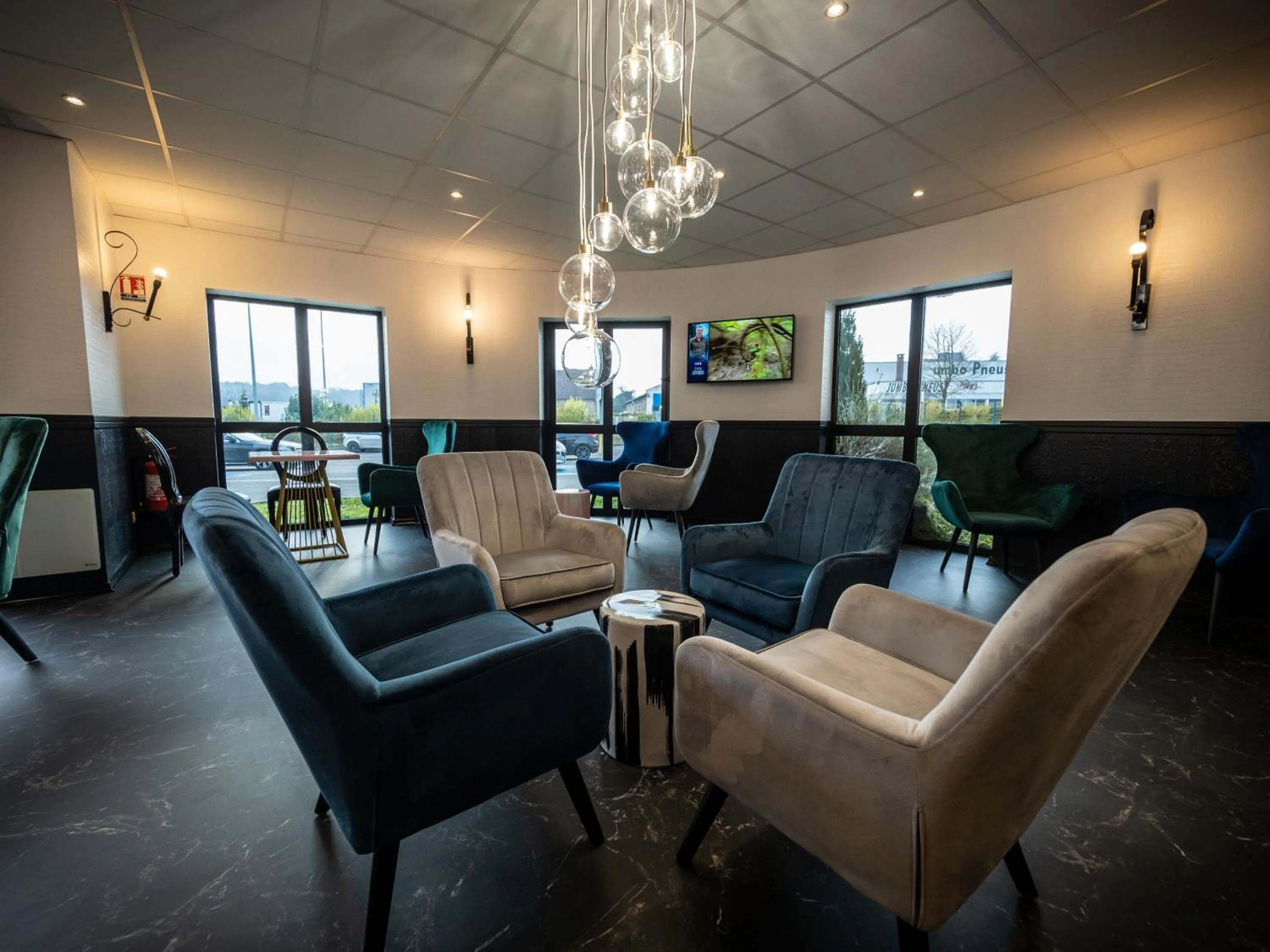 Lounge or bar in Welcomotel Beauvais Aéroport