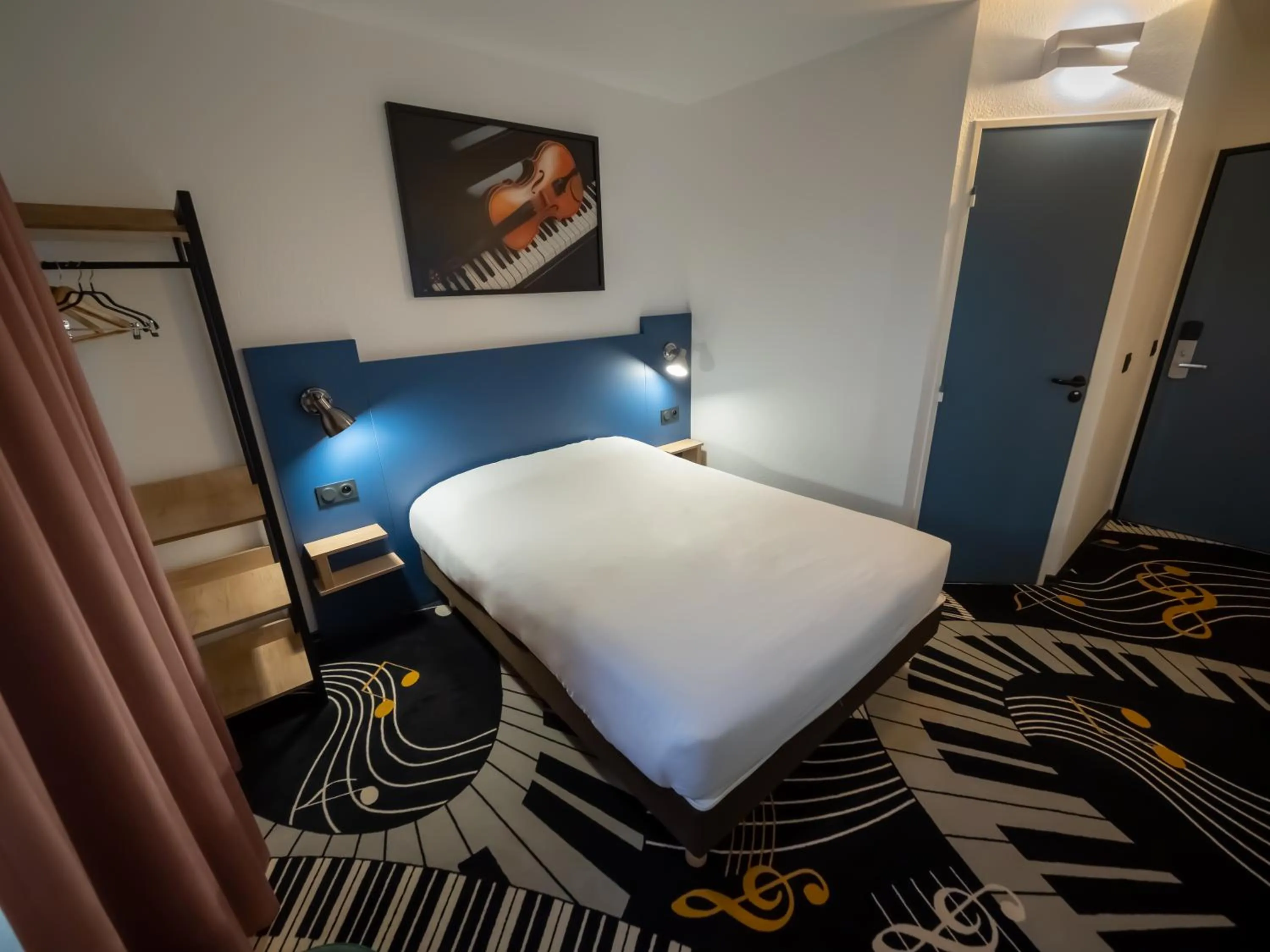 Photo of the whole room, Bed in Welcomotel Beauvais Aéroport