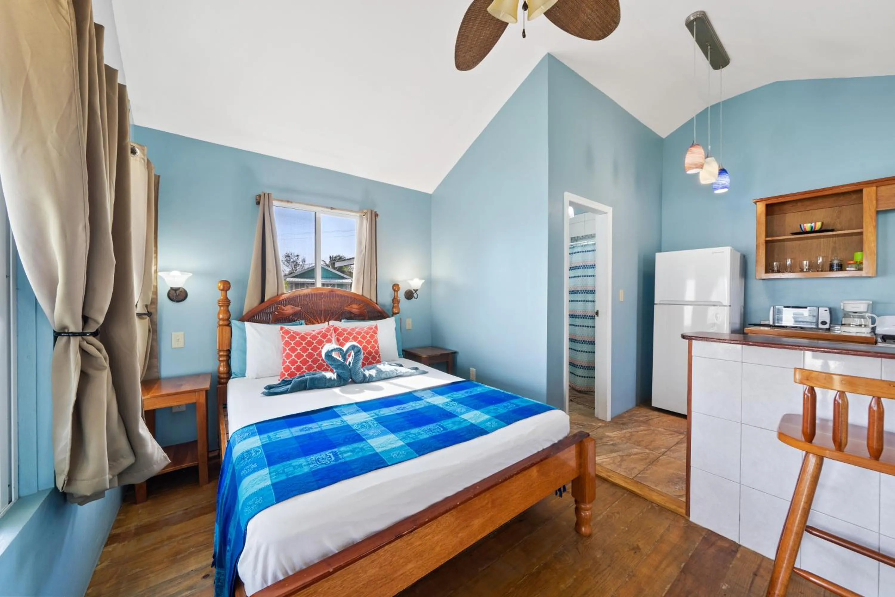 Bed in Tilt-Ta-Dock Resort Belize