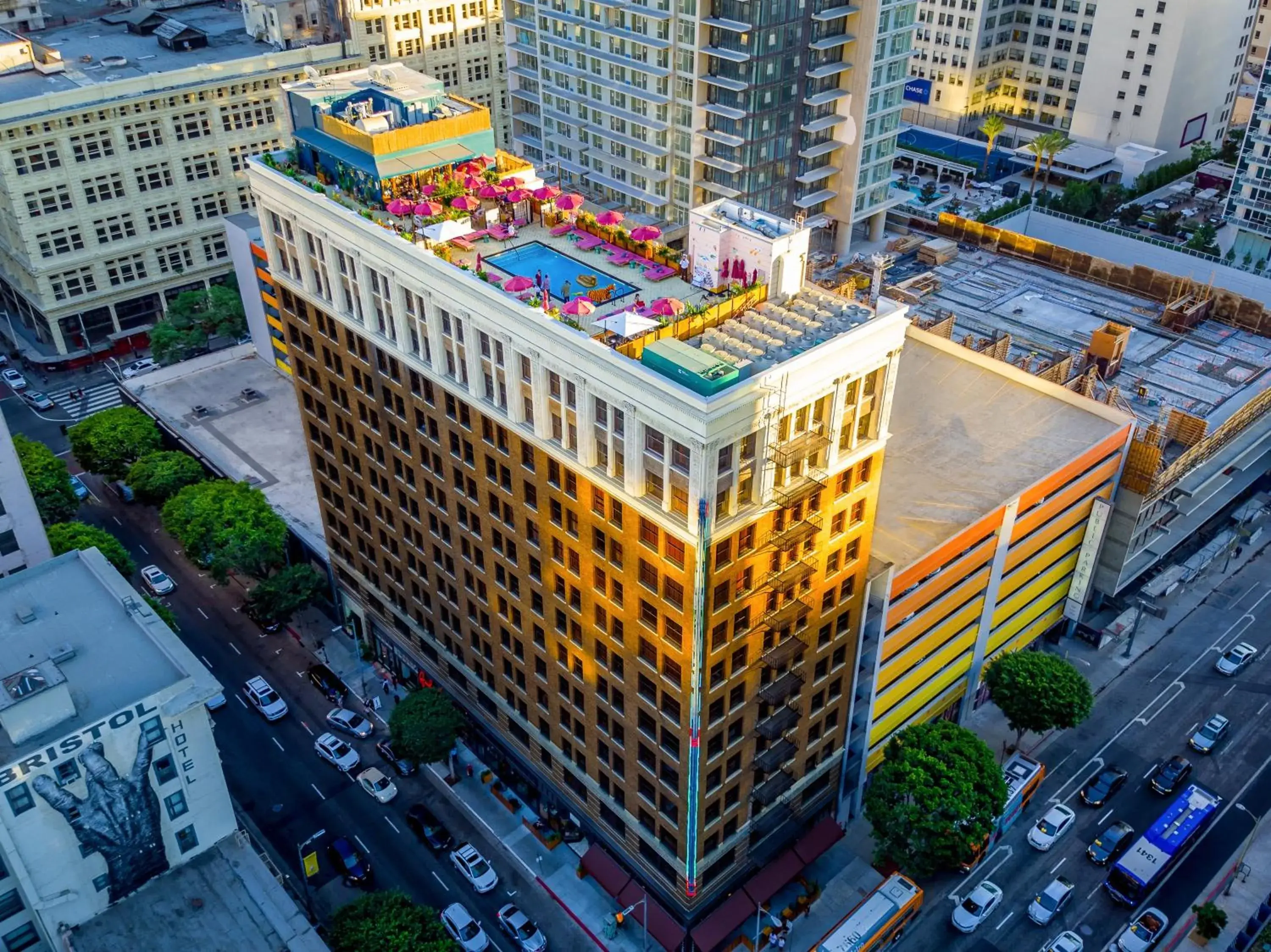 Property building in Freehand Los Angeles Property building in Freehand Los Angeles