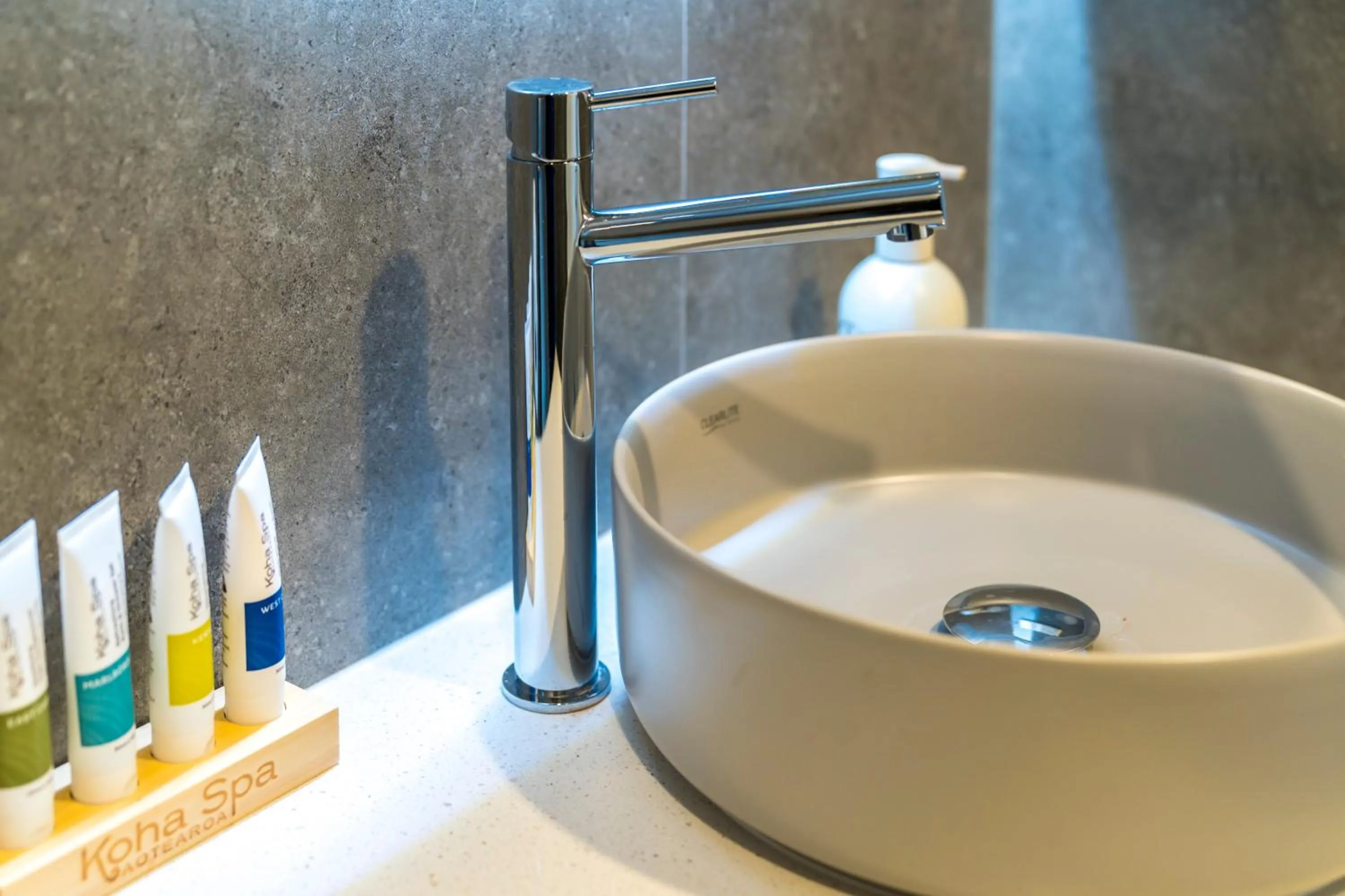 Bathroom in Takapuna International Motor Lodge