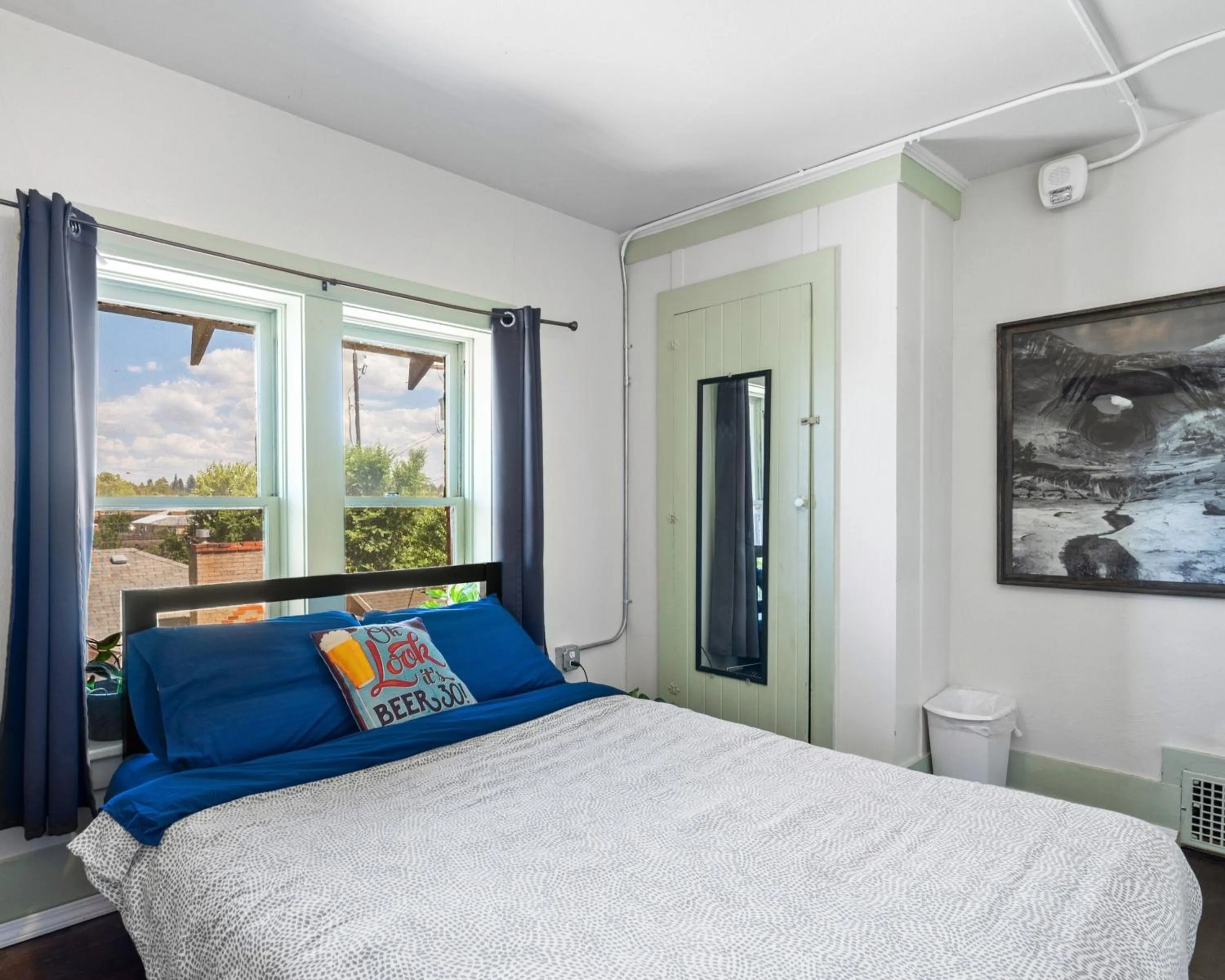 Bed in Bunk & Brew Historic Lucas House - Hostel