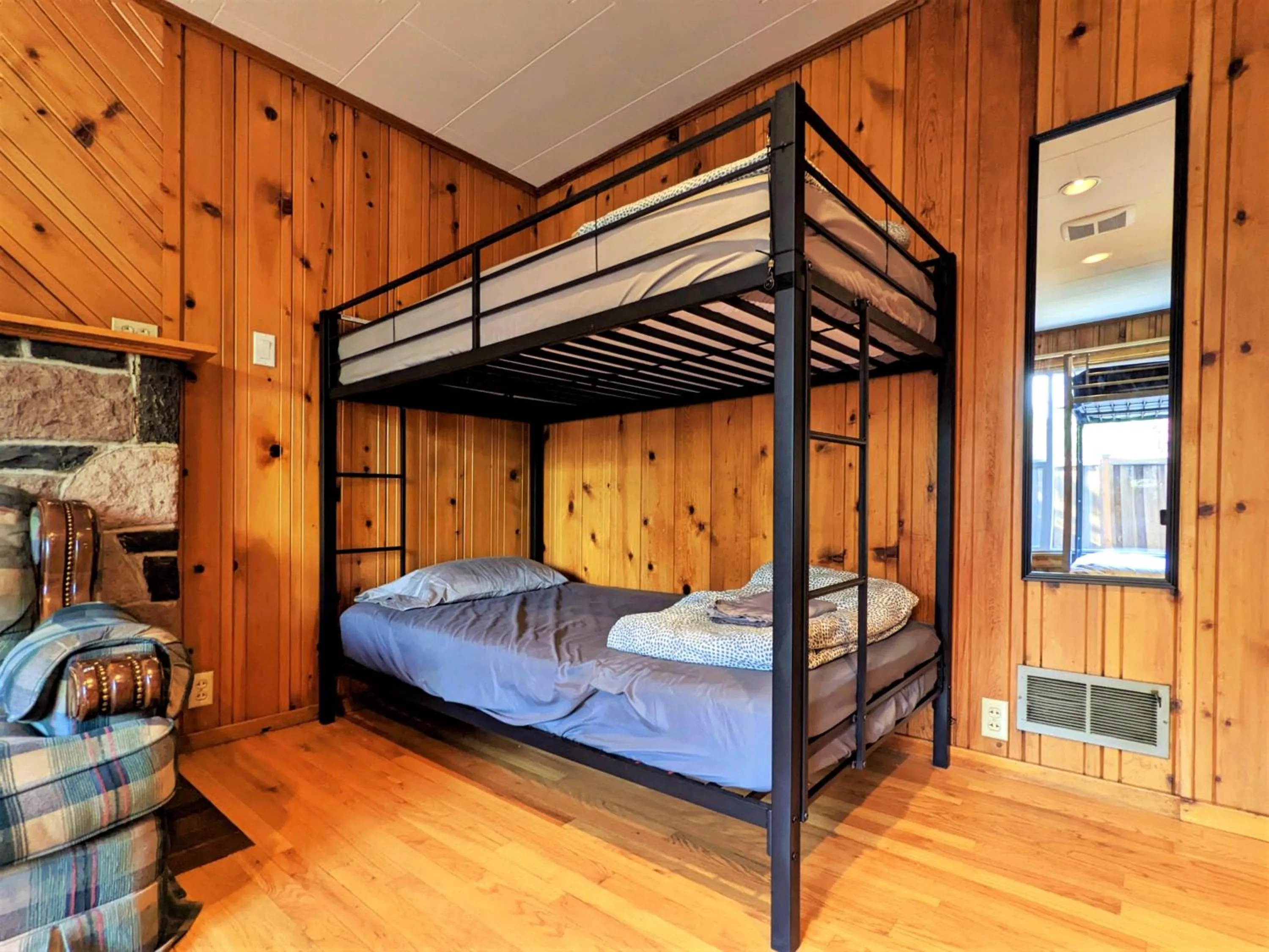 Bed in Bunk & Brew Historic Lucas House - Hostel