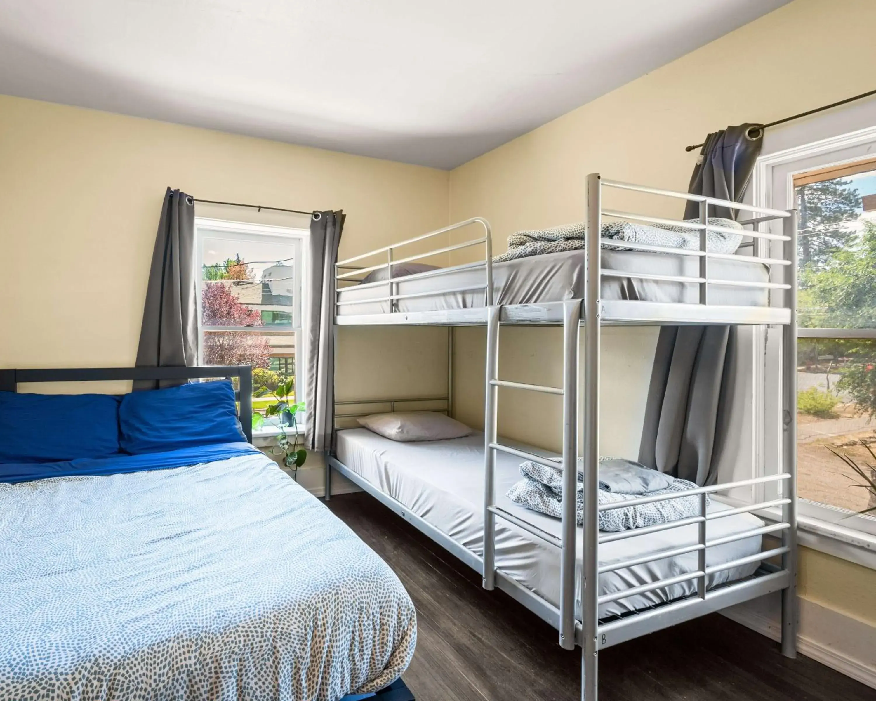 Single Bed in Mixed Dormitory Room in Bunk & Brew Historic Lucas House - Hostel Single Bed in Mixed Dormitory Room in Bunk & Brew Historic Lucas House - Hostel