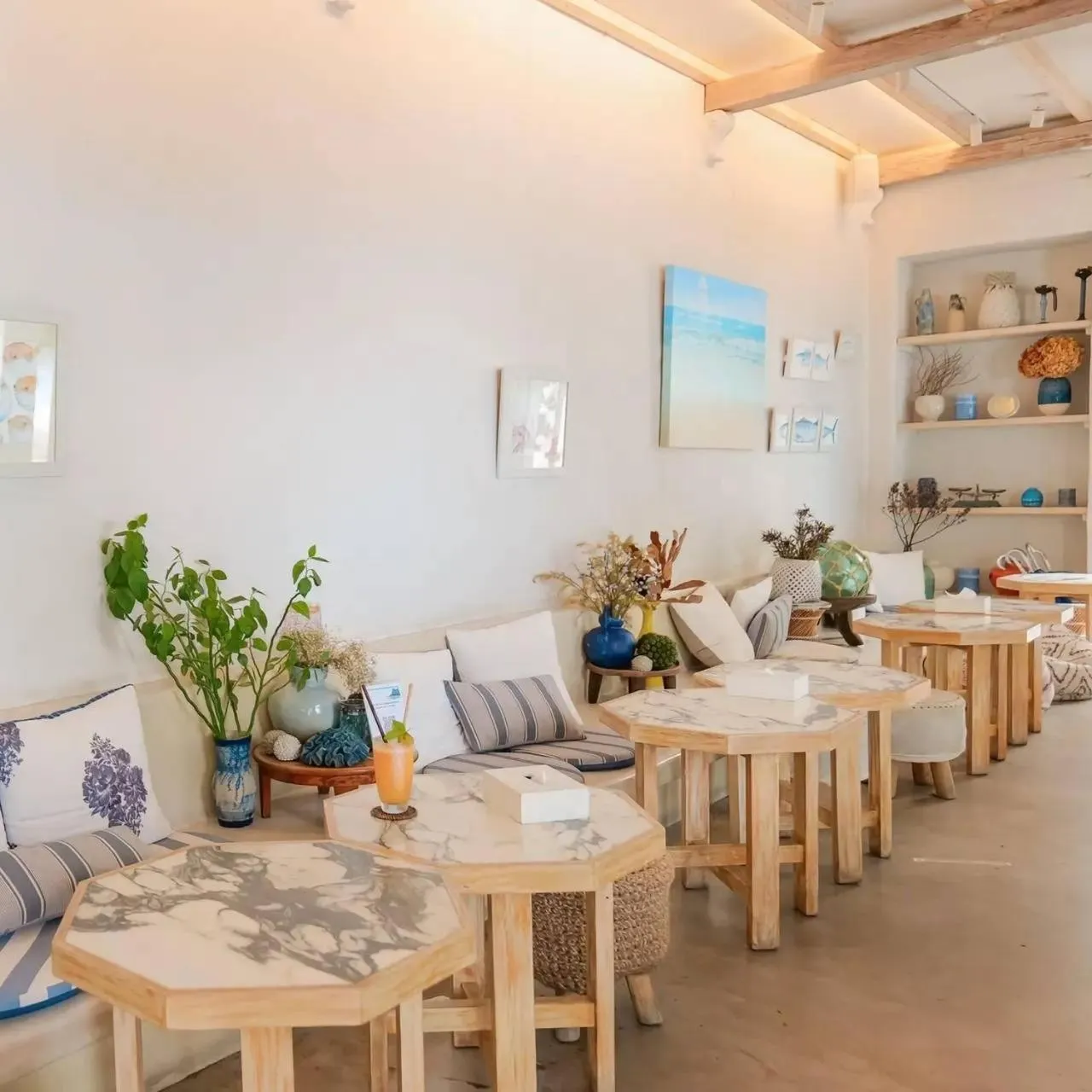 Restaurant/places to eat in Resort de Paskani