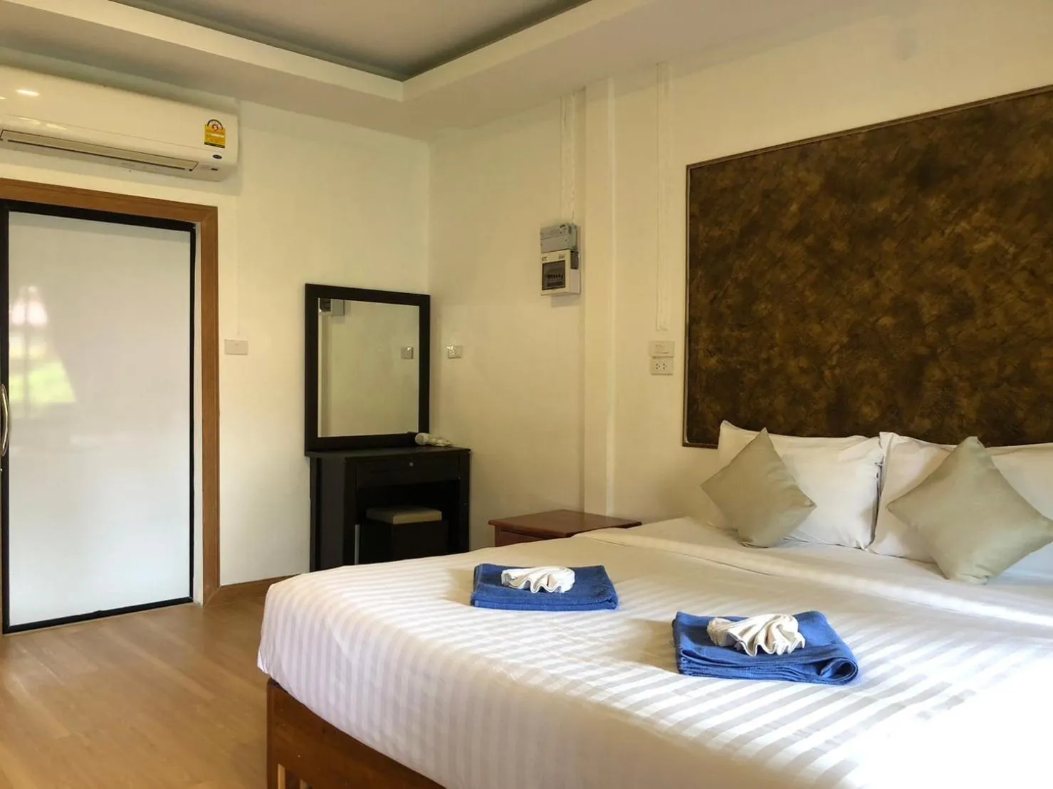 Bed in Klongdao Sunset Villa