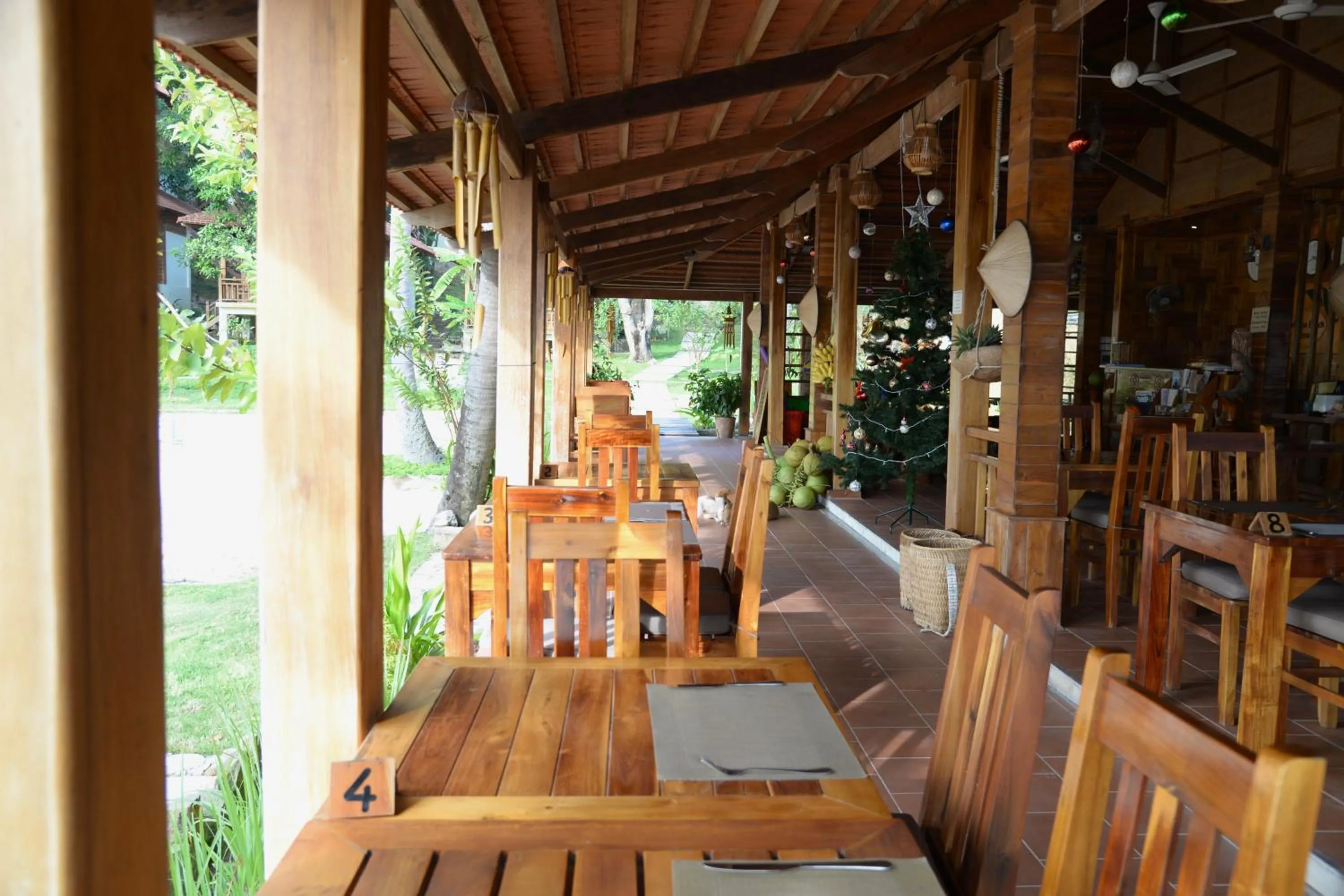 Restaurant/places to eat in Mango Beach Resort