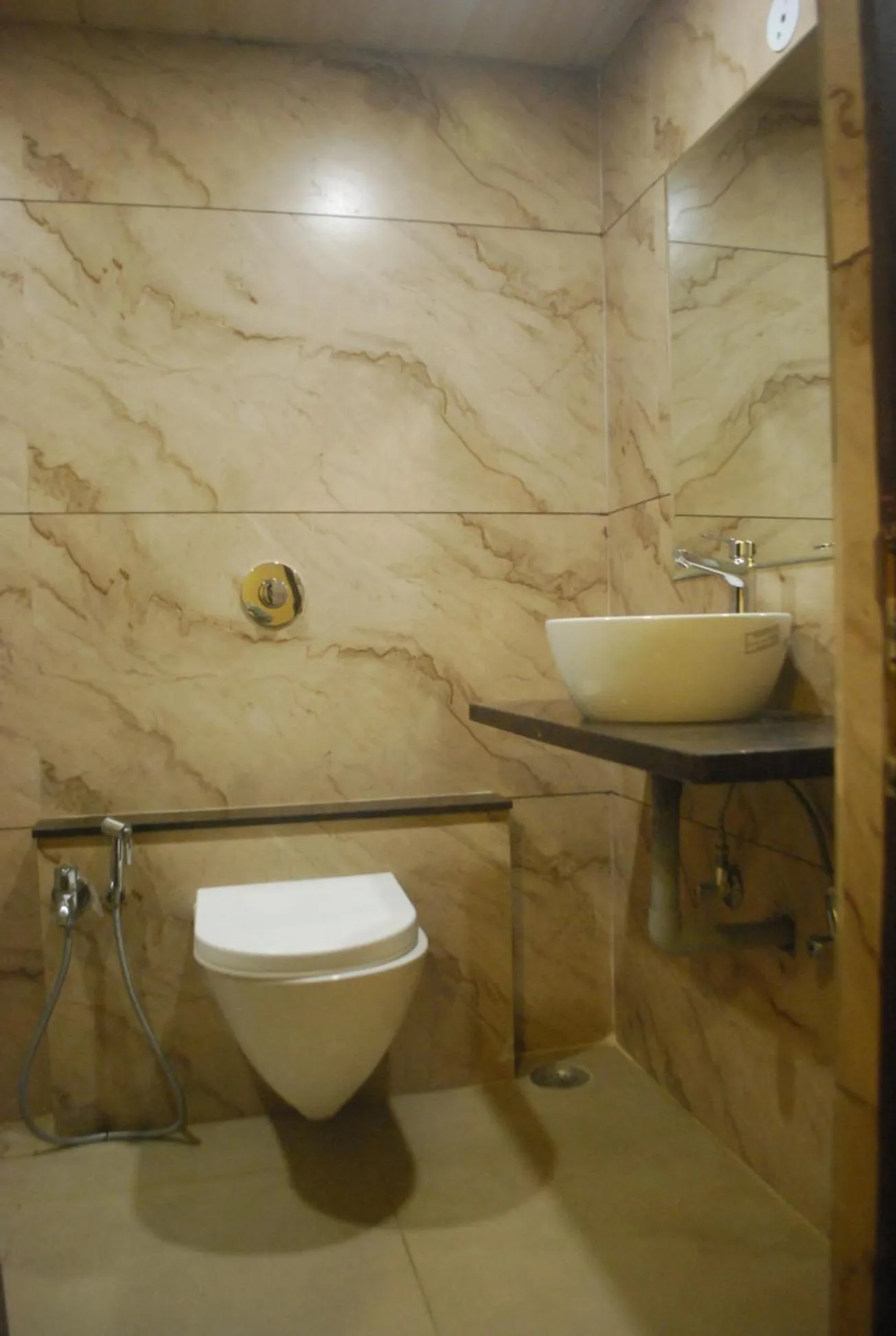 Toilet in Hotel New Sunder