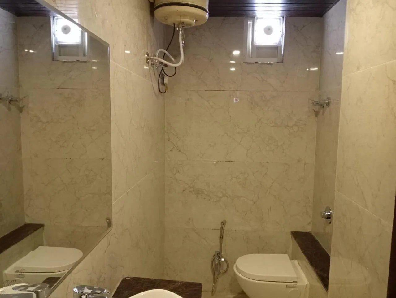 Toilet in Hotel New Sunder