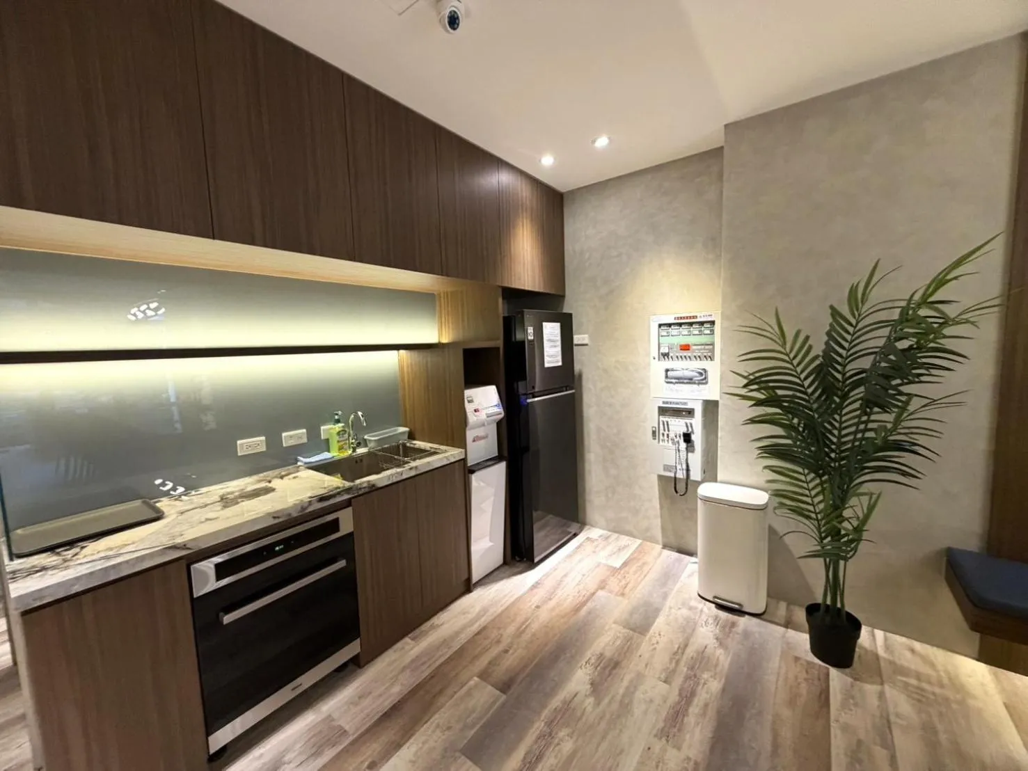 Kitchen or kitchenette in Hangkhau Hotel