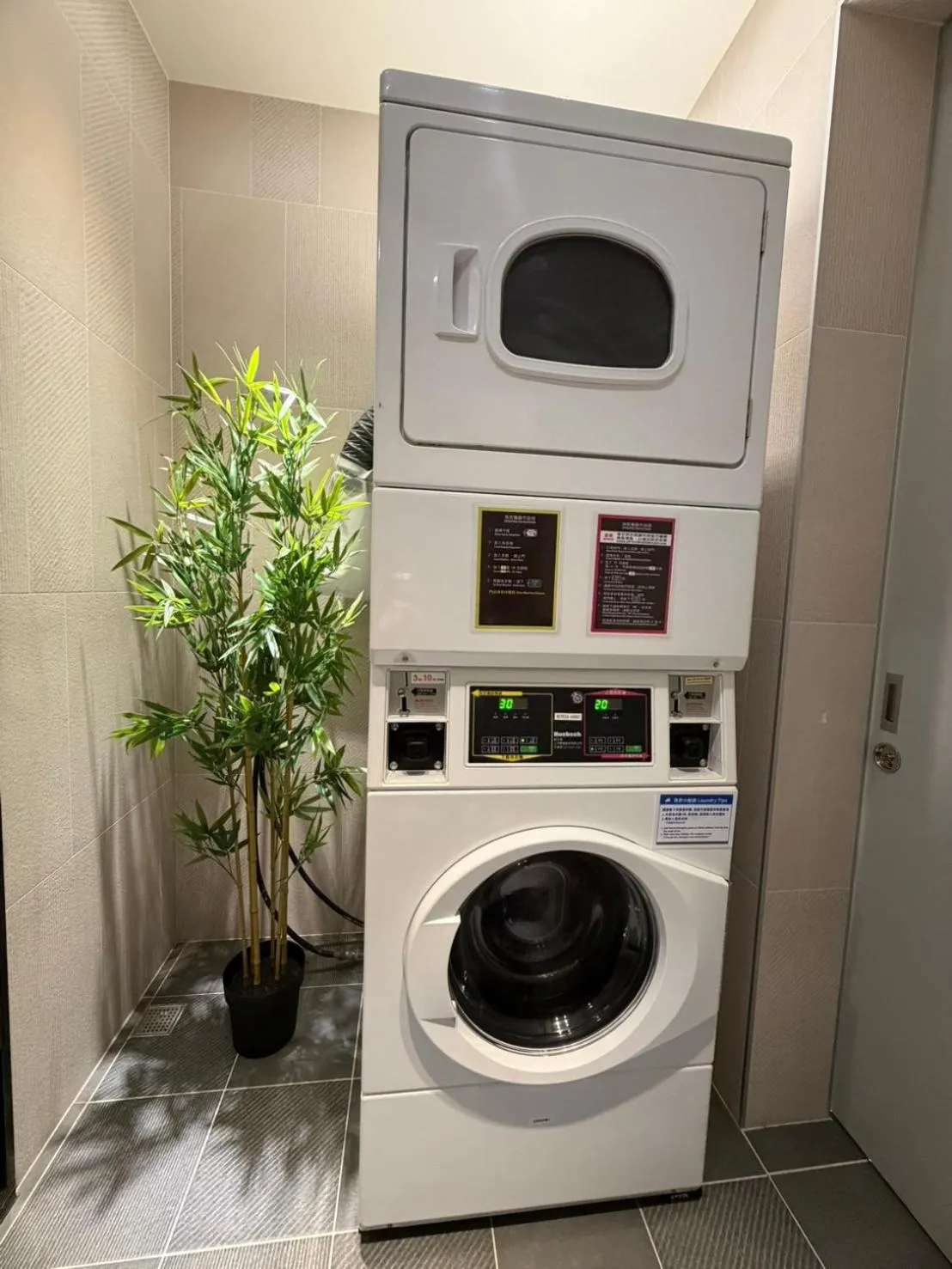 washing machine in Hangkhau Hotel