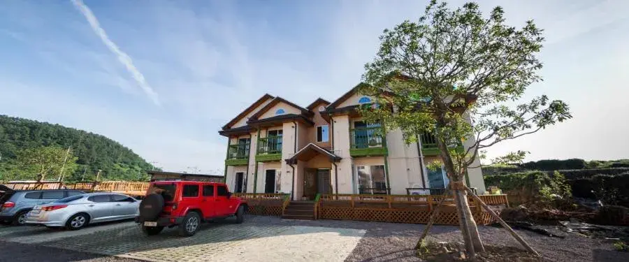 Property building in Red Windmill Pension Property building in Red Windmill Pension