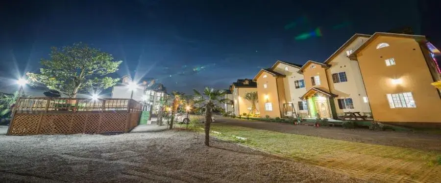 Property building in Red Windmill Pension Property building in Red Windmill Pension