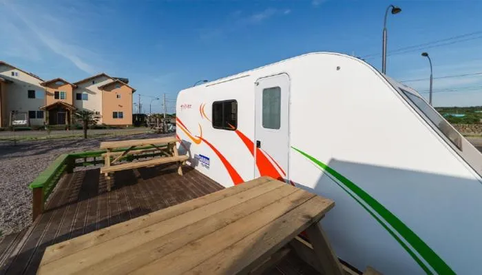 Facade/entrance in Red Windmill Pension