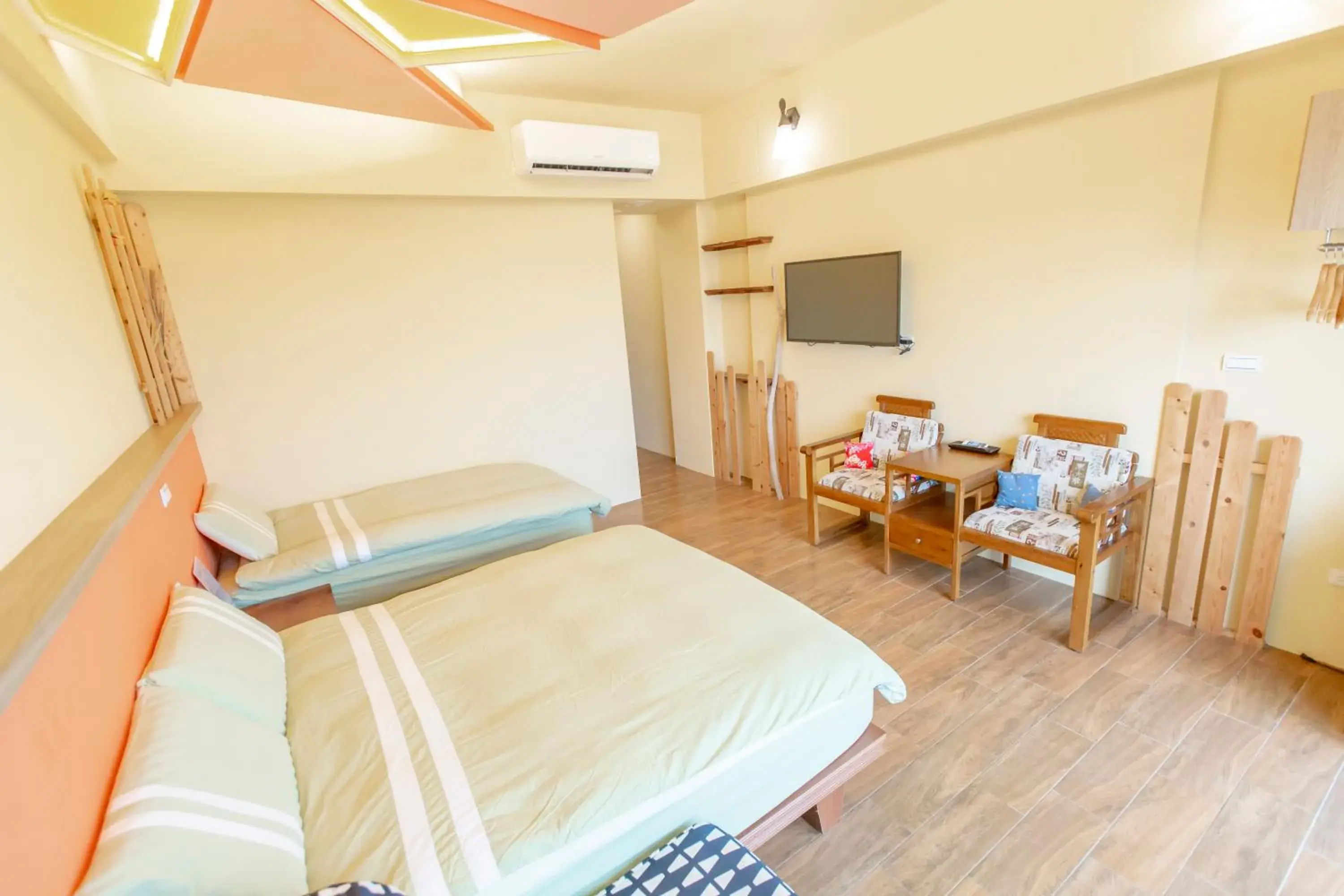 TV and multimedia, Bed in 龍家民宿 The Laid-back Dragon Lodge TV and multimedia, Bed in 龍家民宿 The Laid-back Dragon Lodge