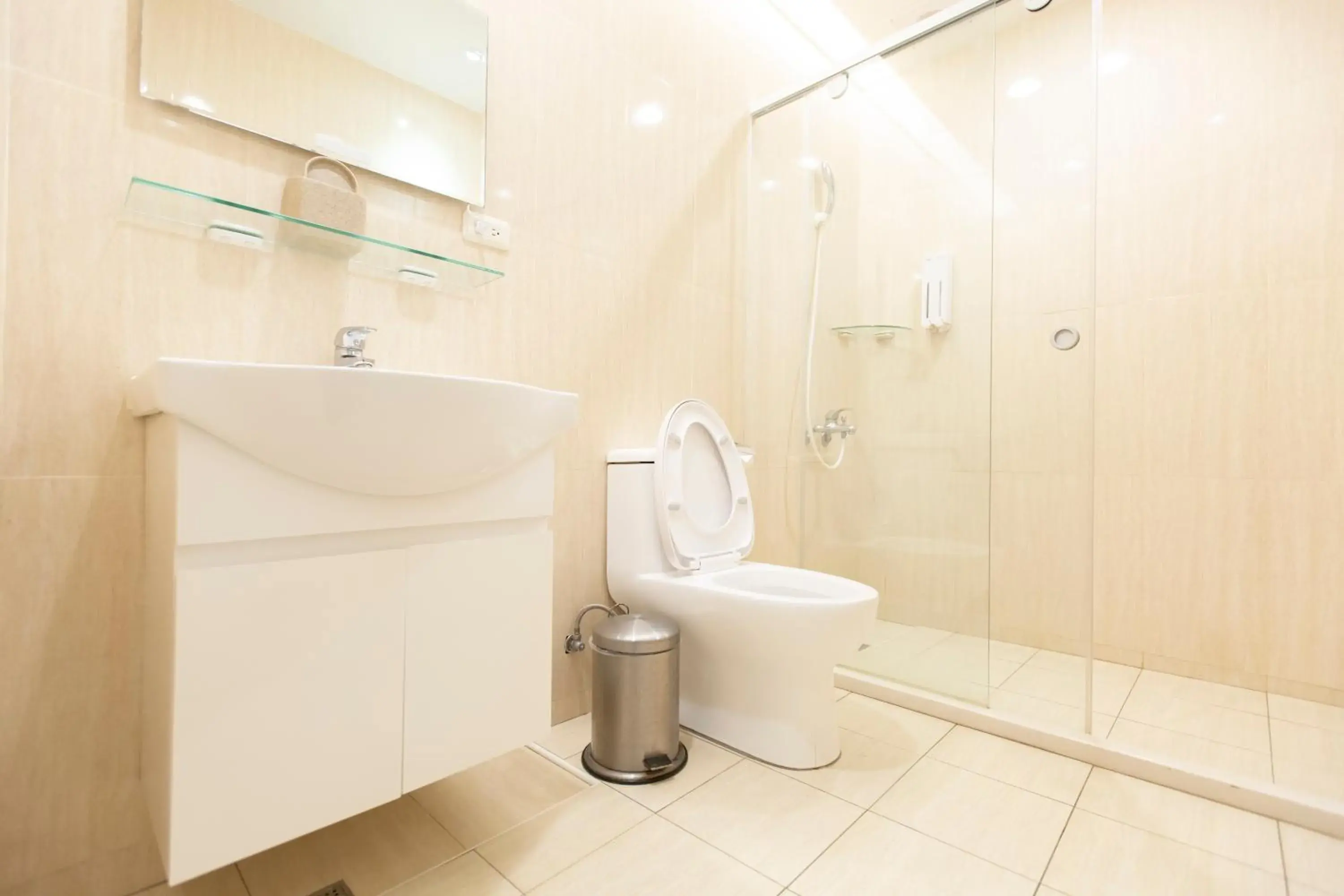 Shower in 龍家民宿 The Laid-back Dragon Lodge Shower in 龍家民宿 The Laid-back Dragon Lodge