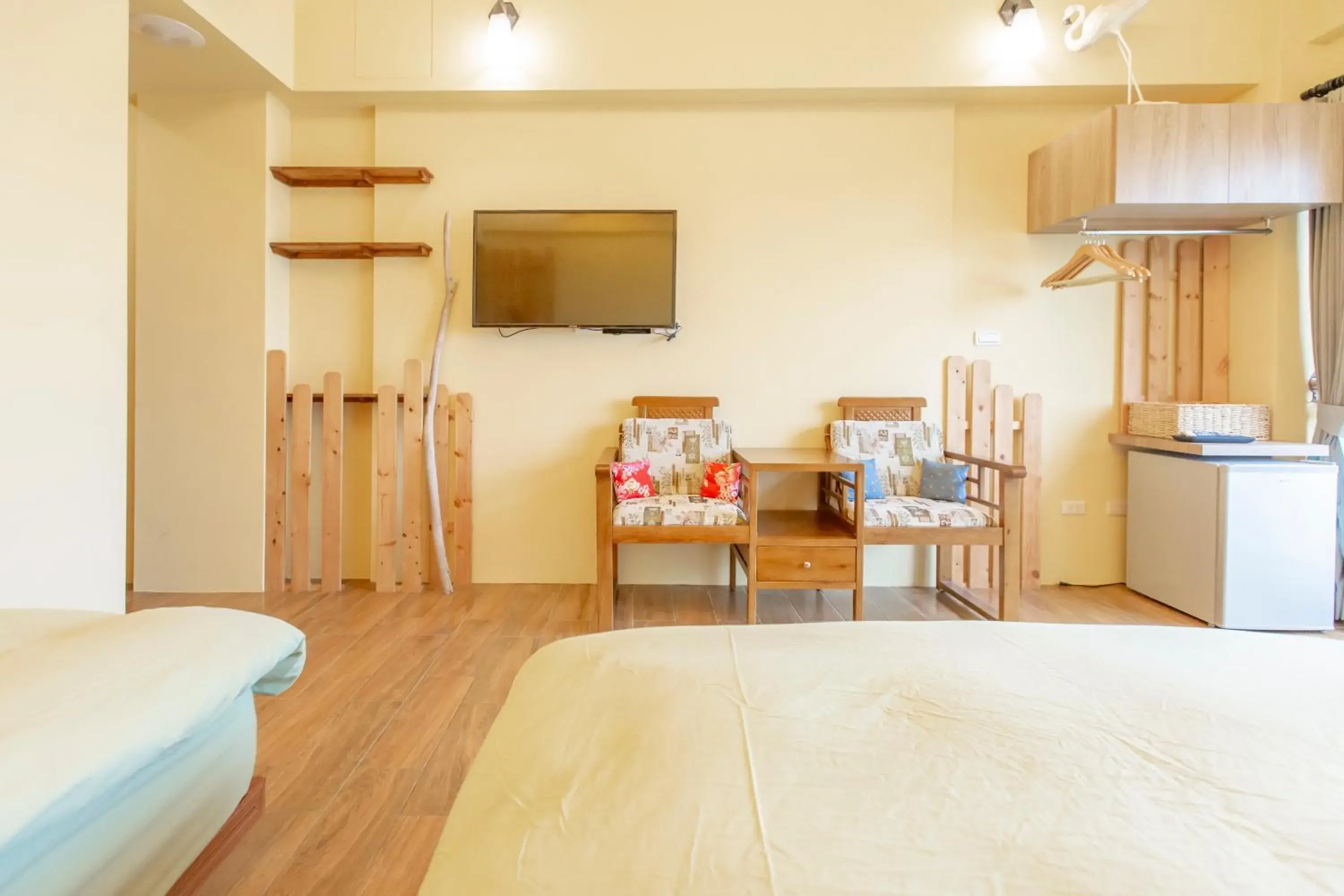 TV and multimedia, Bed in 龍家民宿 The Laid-back Dragon Lodge TV and multimedia, Bed in 龍家民宿 The Laid-back Dragon Lodge