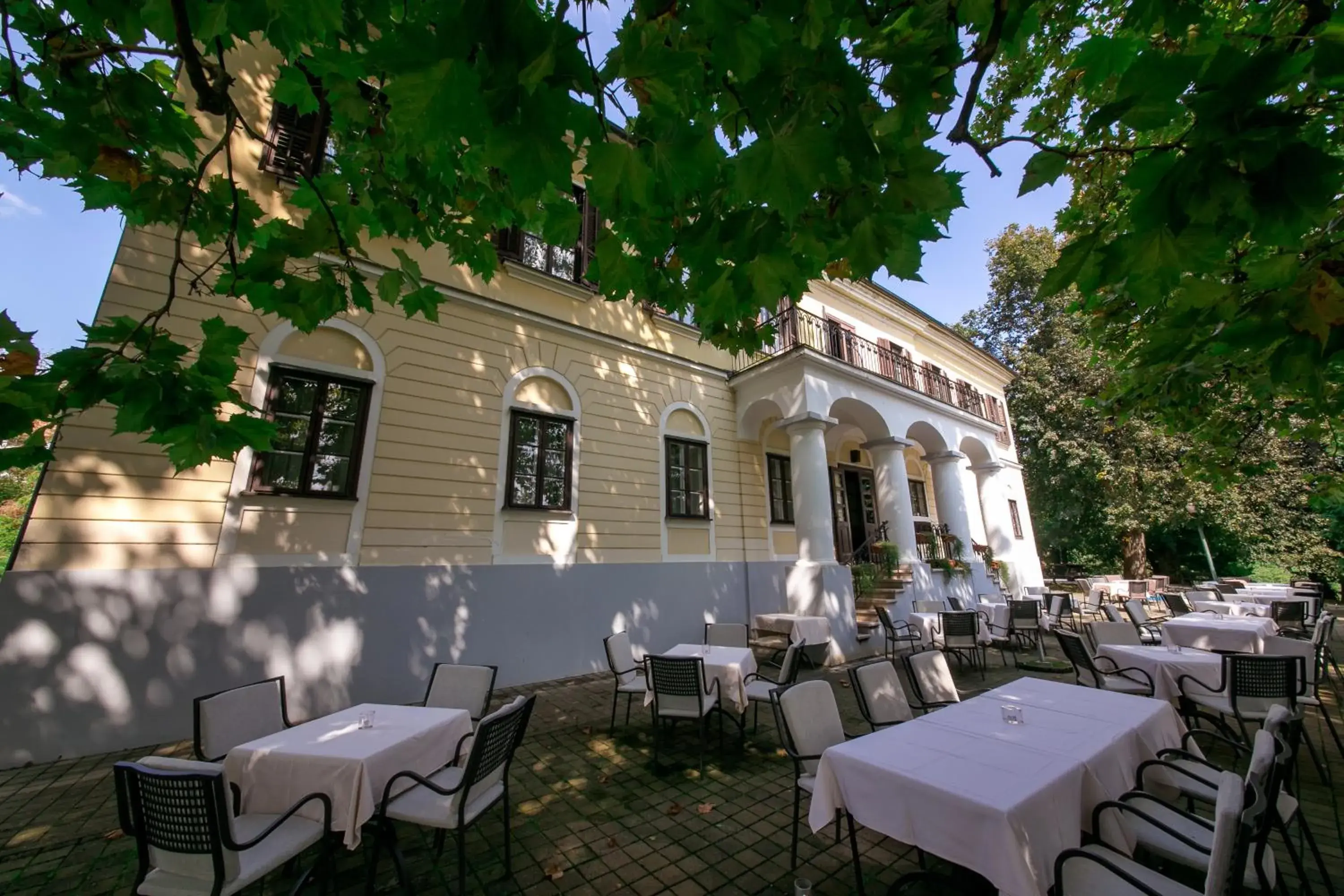 Restaurant/places to eat in Terme Tuhelj Hotel Well Restaurant/places to eat in Terme Tuhelj Hotel Well