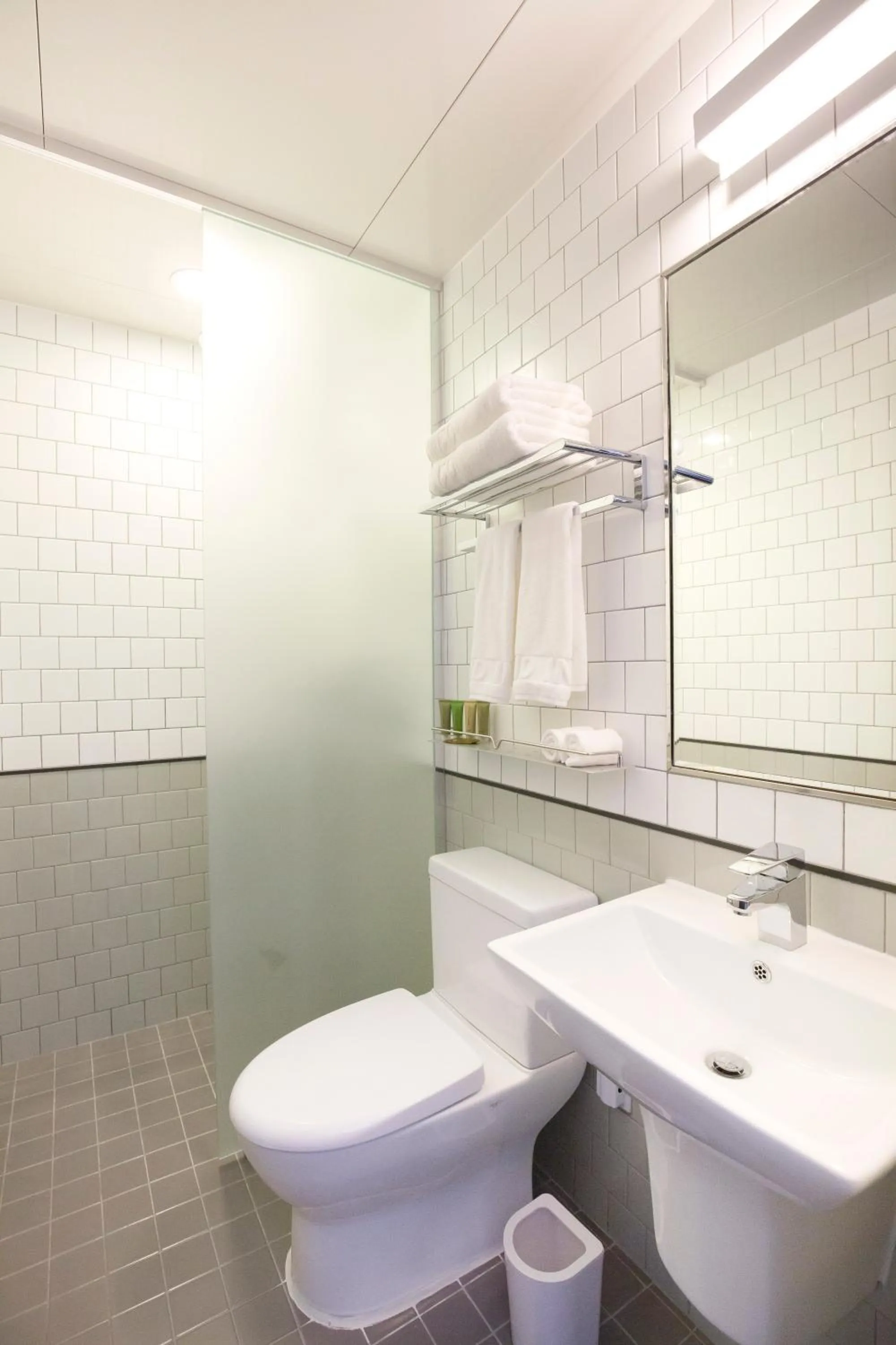 Bathroom in Grid Inn Hotel