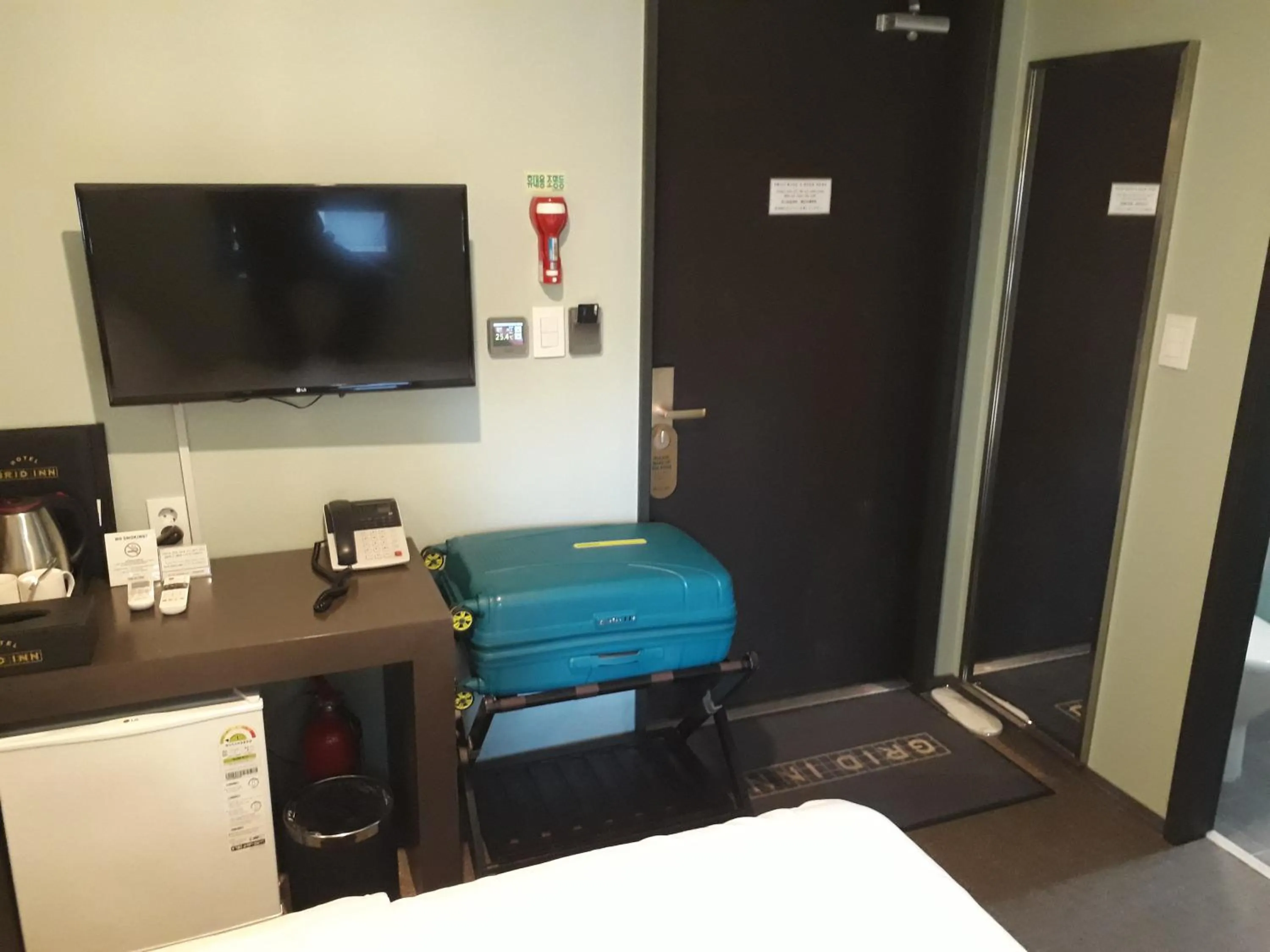 Photo of the whole room in Grid Inn Hotel