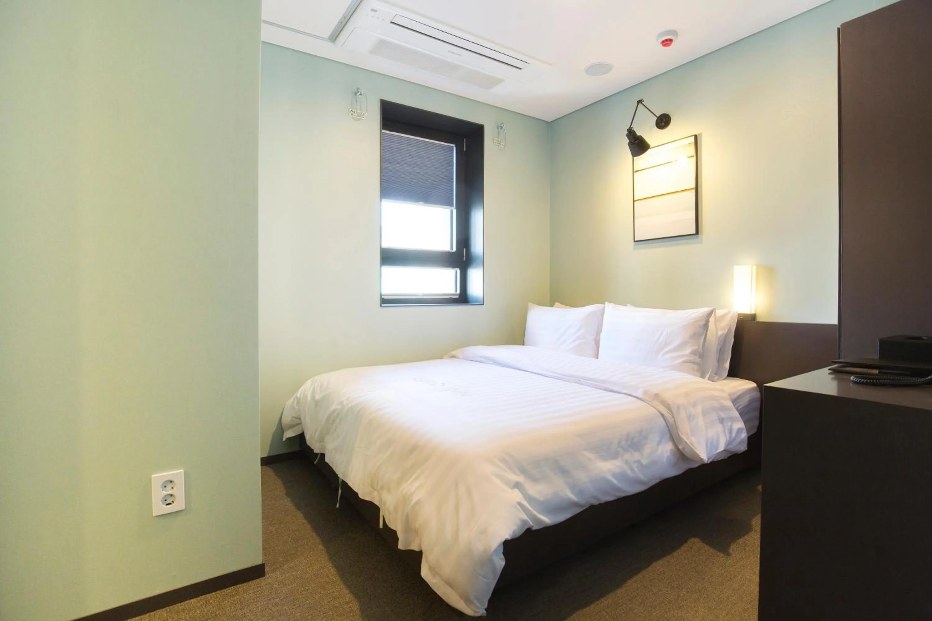 Decorative detail, Bed in Grid Inn Hotel