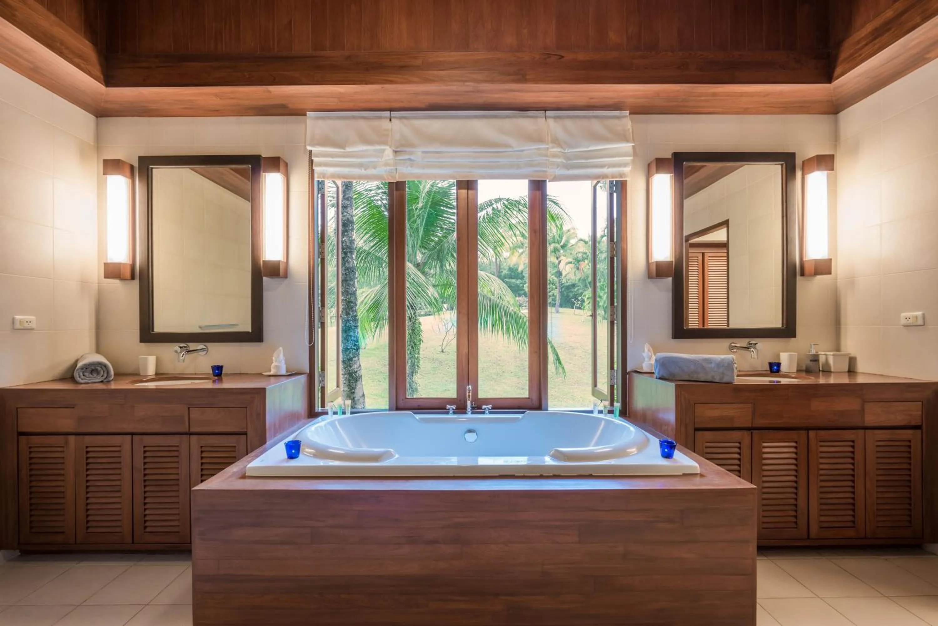 Bath in Vichuda Hills by RESAVA