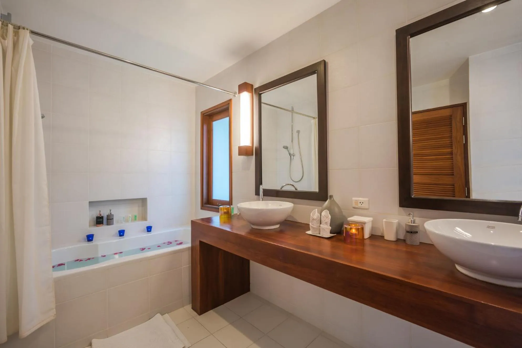 Bathroom in Vichuda Hills by RESAVA