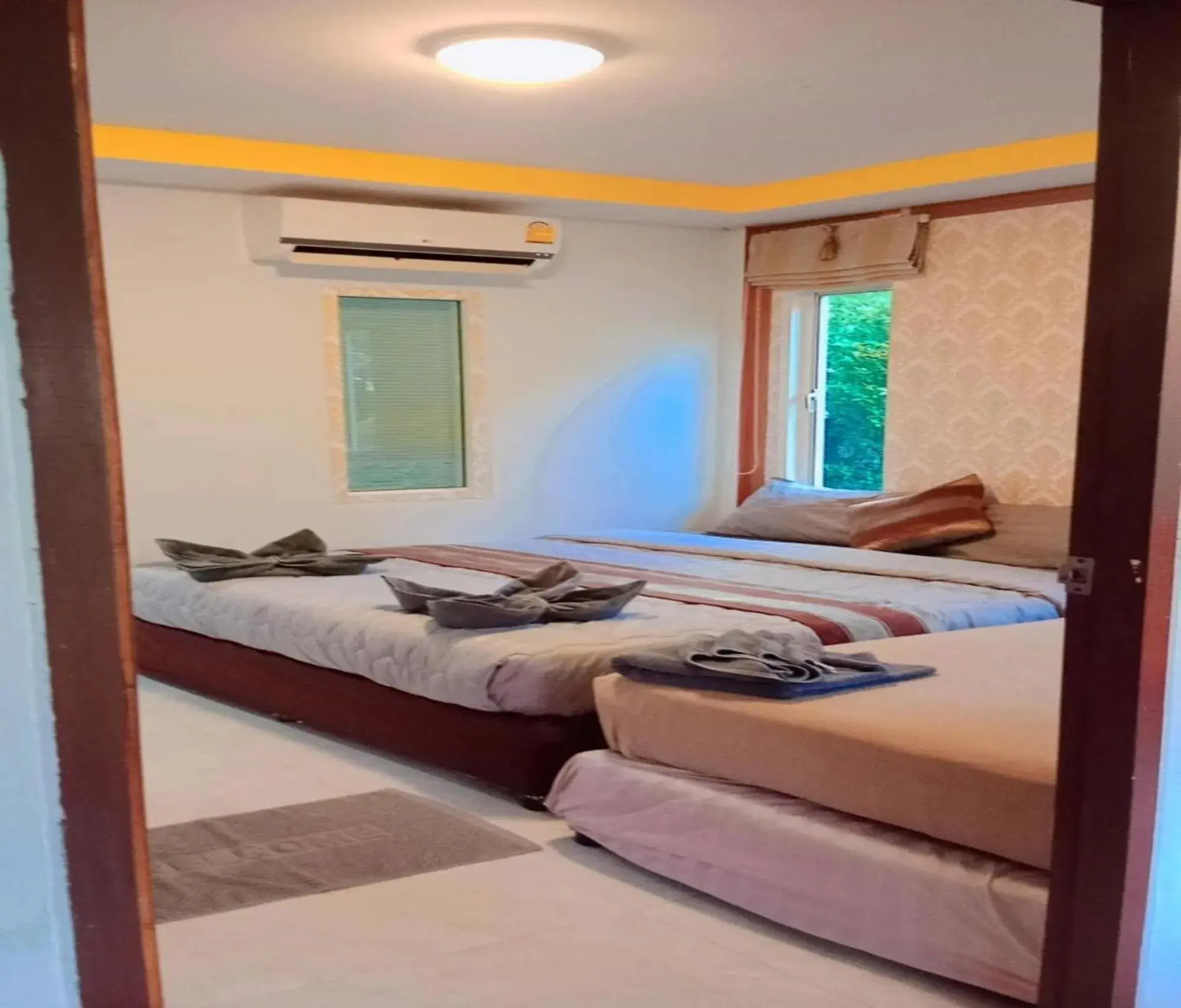 Triple Room in Popular Lanta Resort Triple Room in Popular Lanta Resort