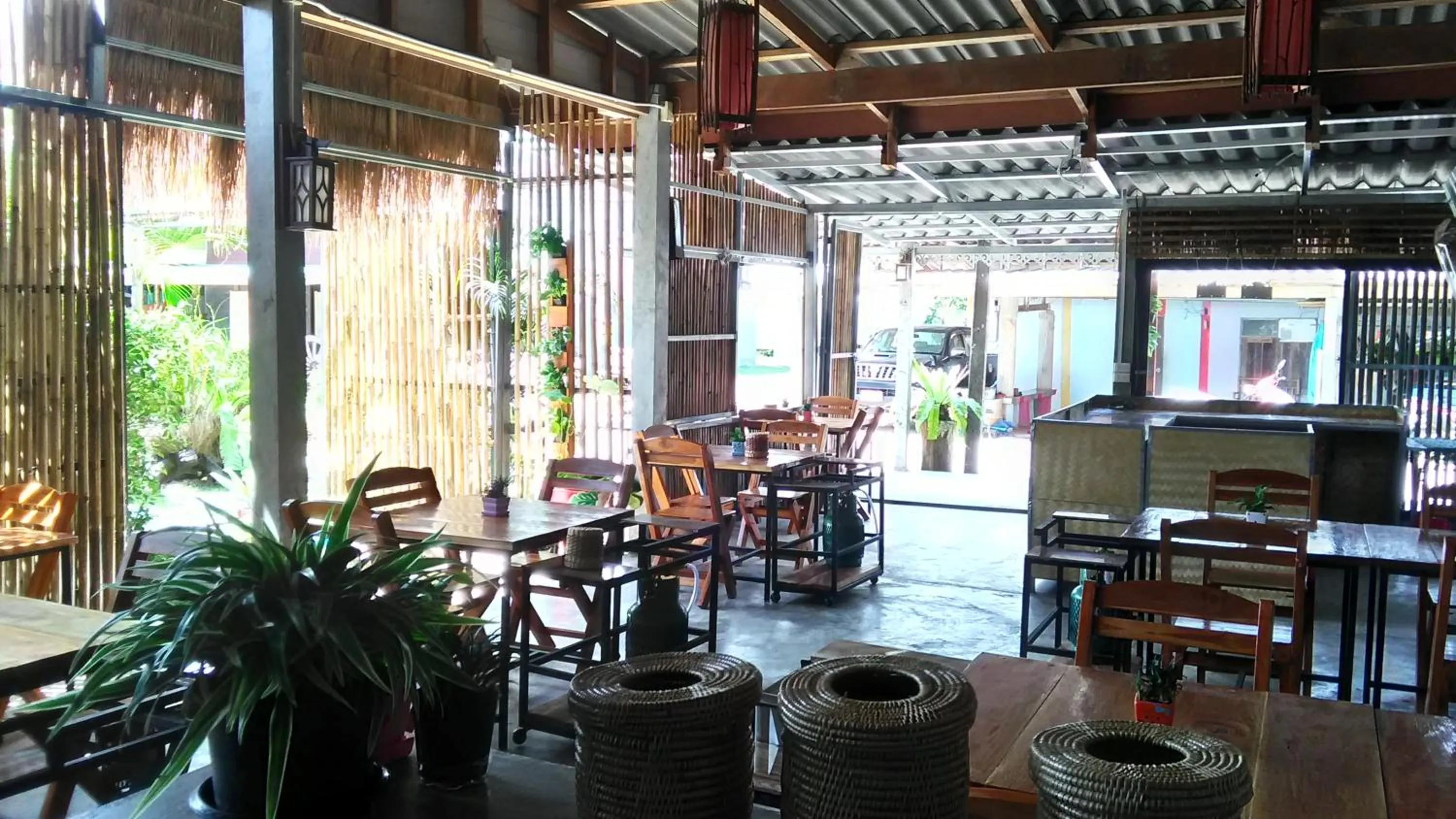 Restaurant/places to eat in Popular Lanta Resort