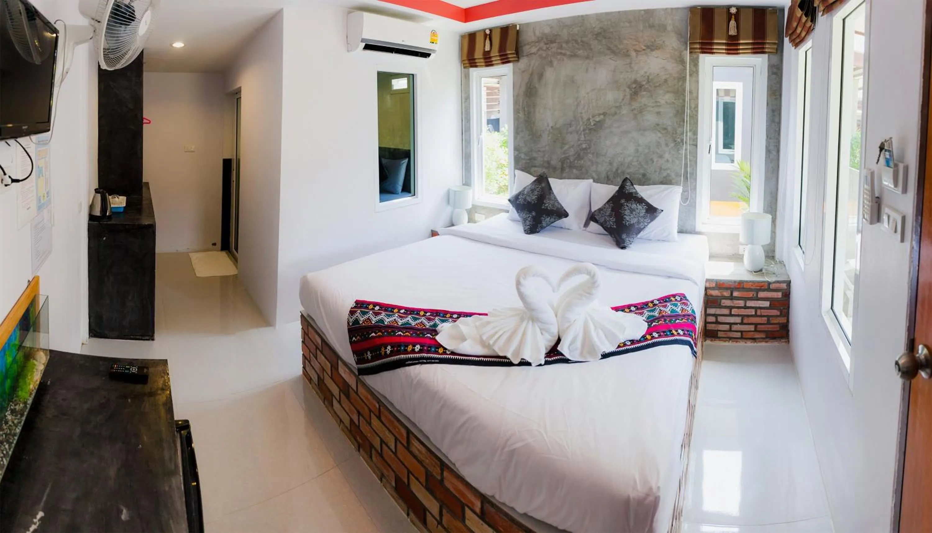 Photo of the whole room, Bed in Popular Lanta Resort