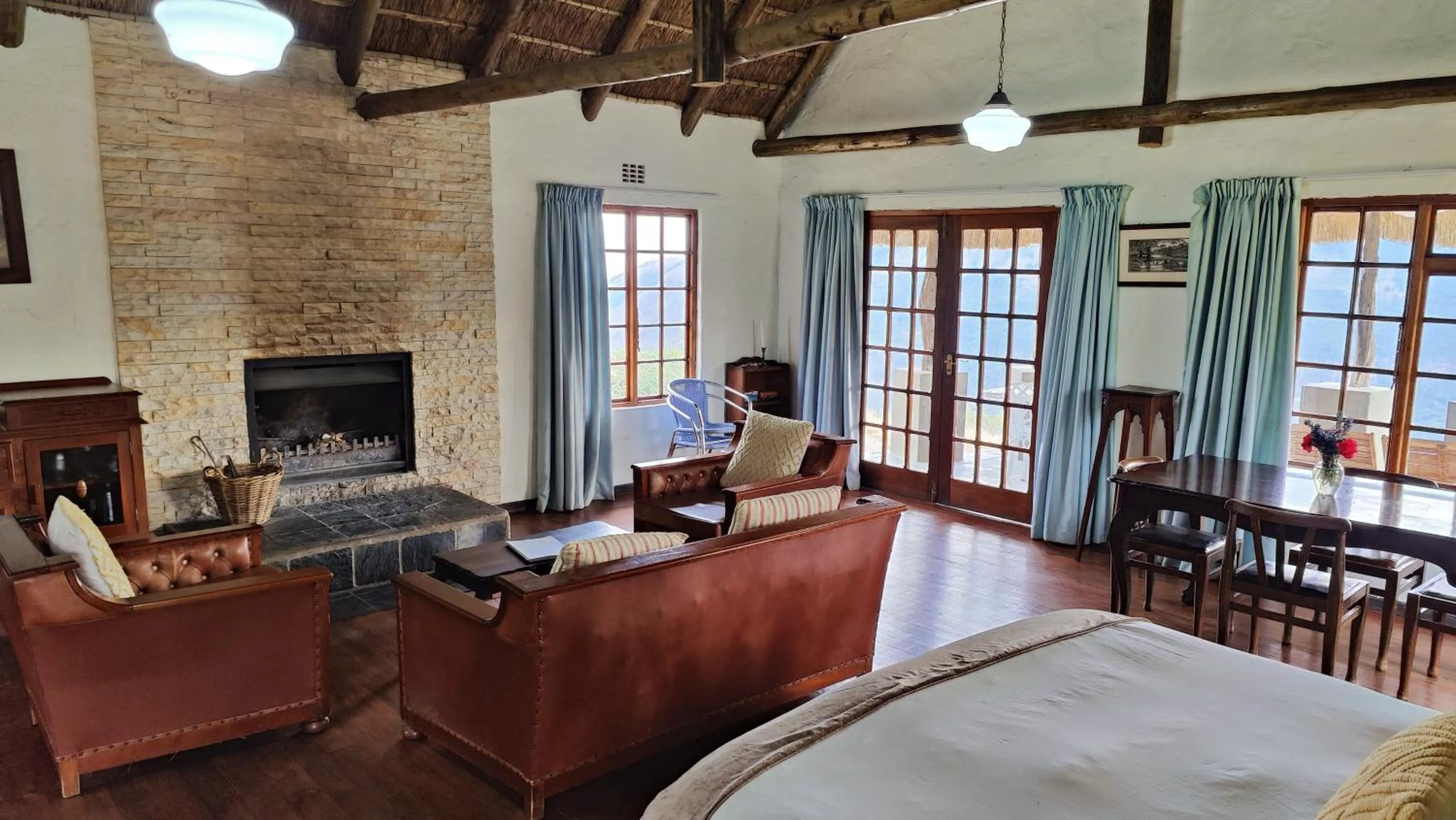 Bed in The Edge Mountain Retreat