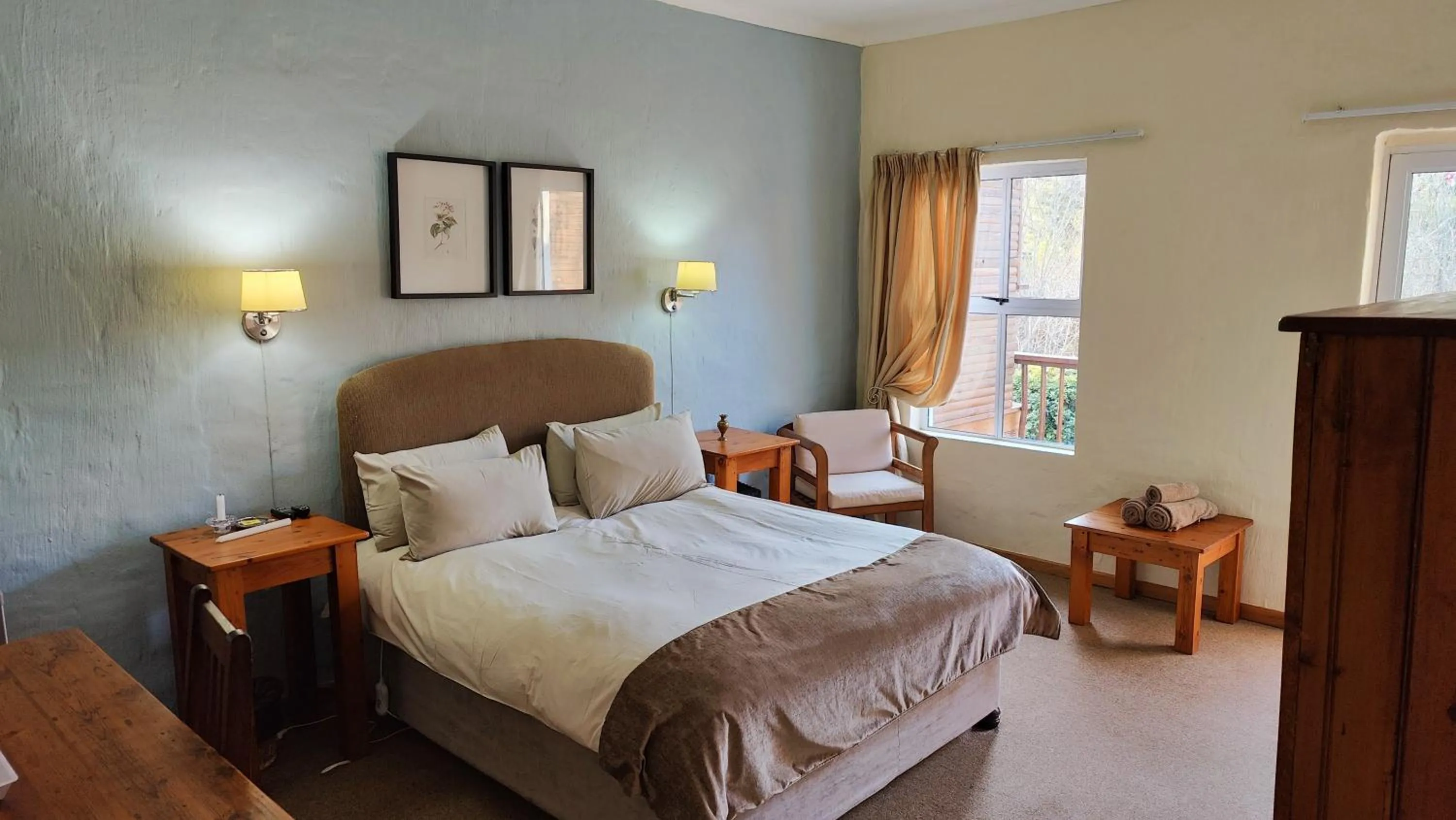 Bed in The Edge Mountain Retreat