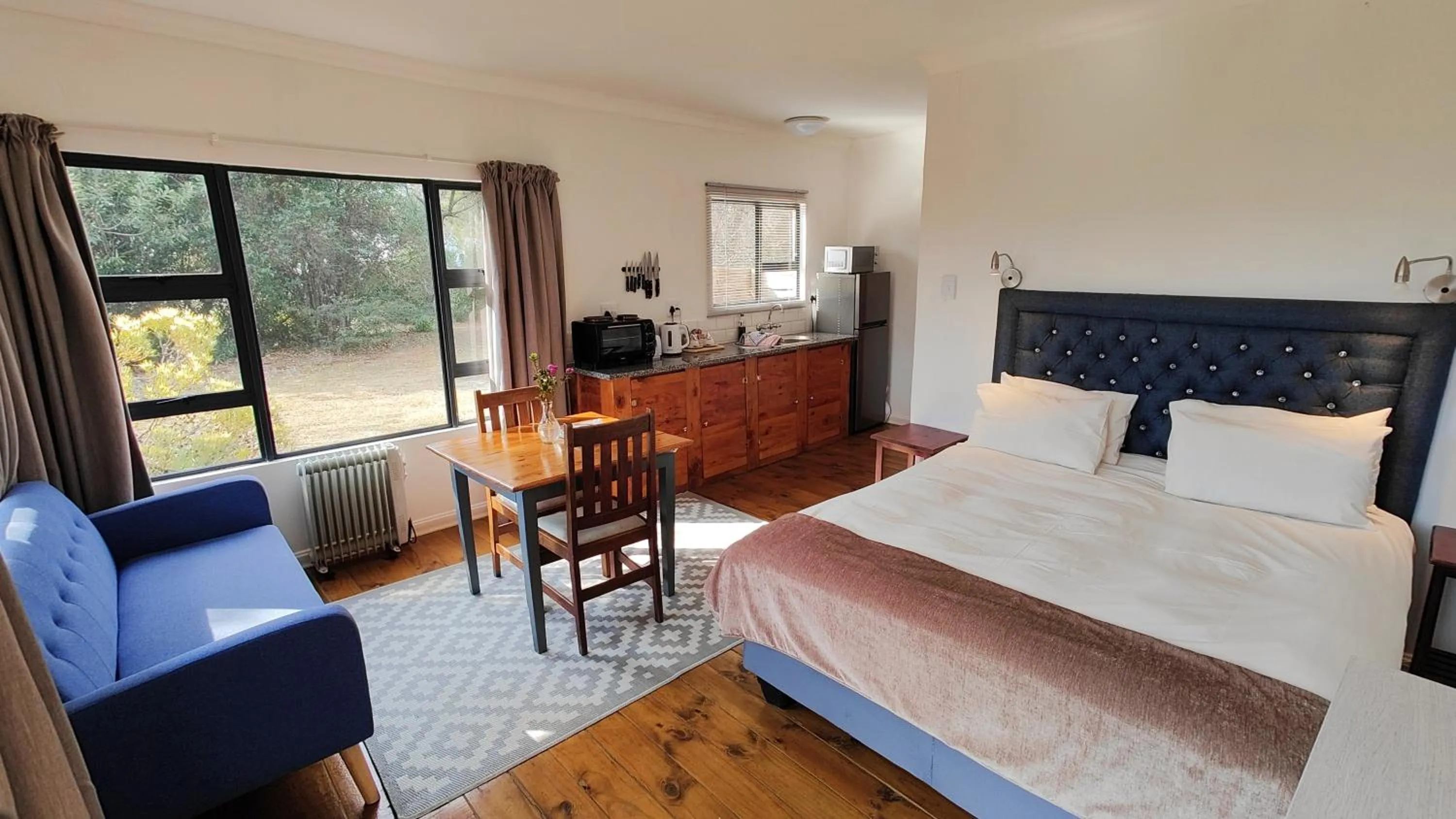 Bed in The Edge Mountain Retreat