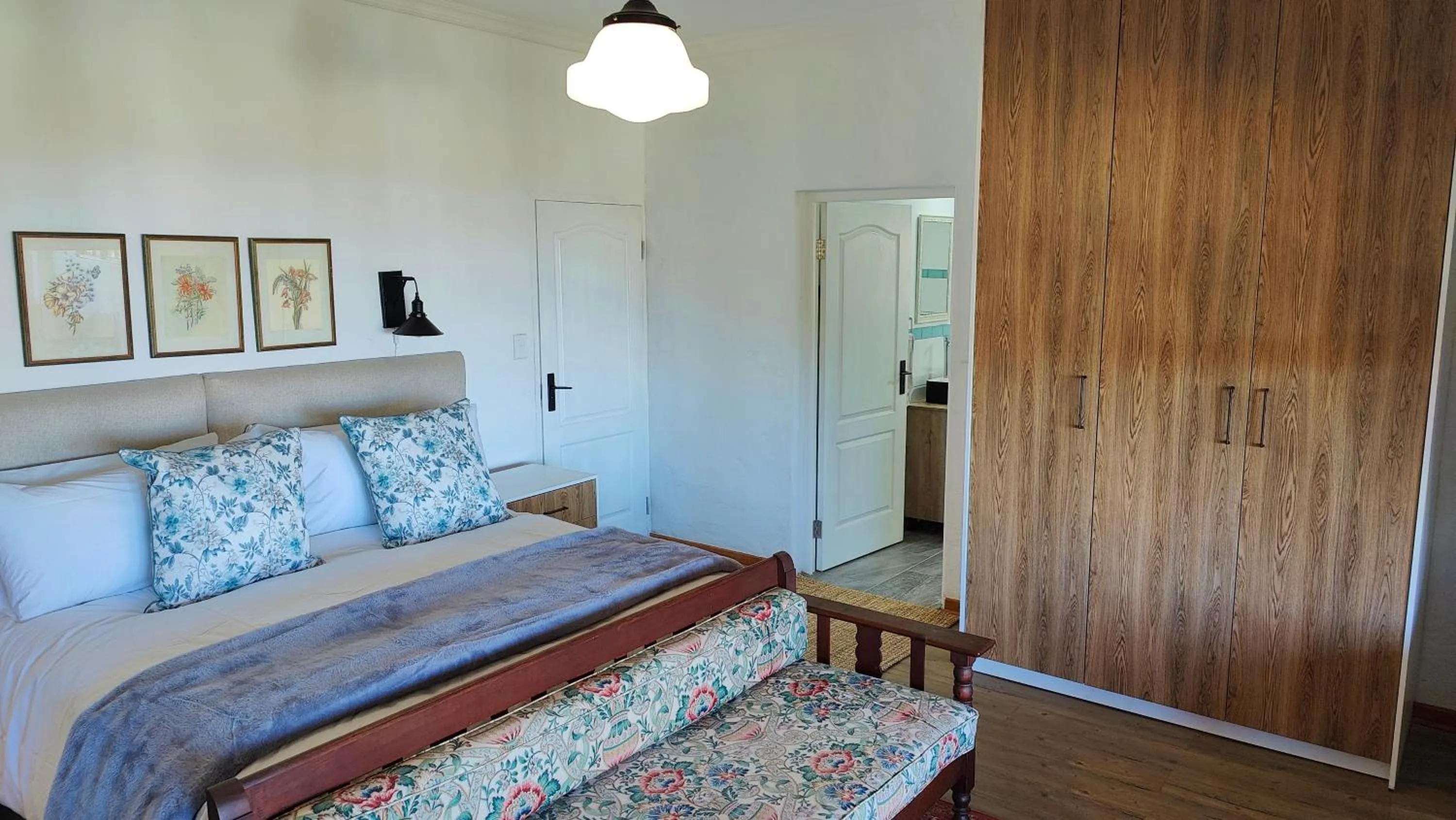 Bed in The Edge Mountain Retreat