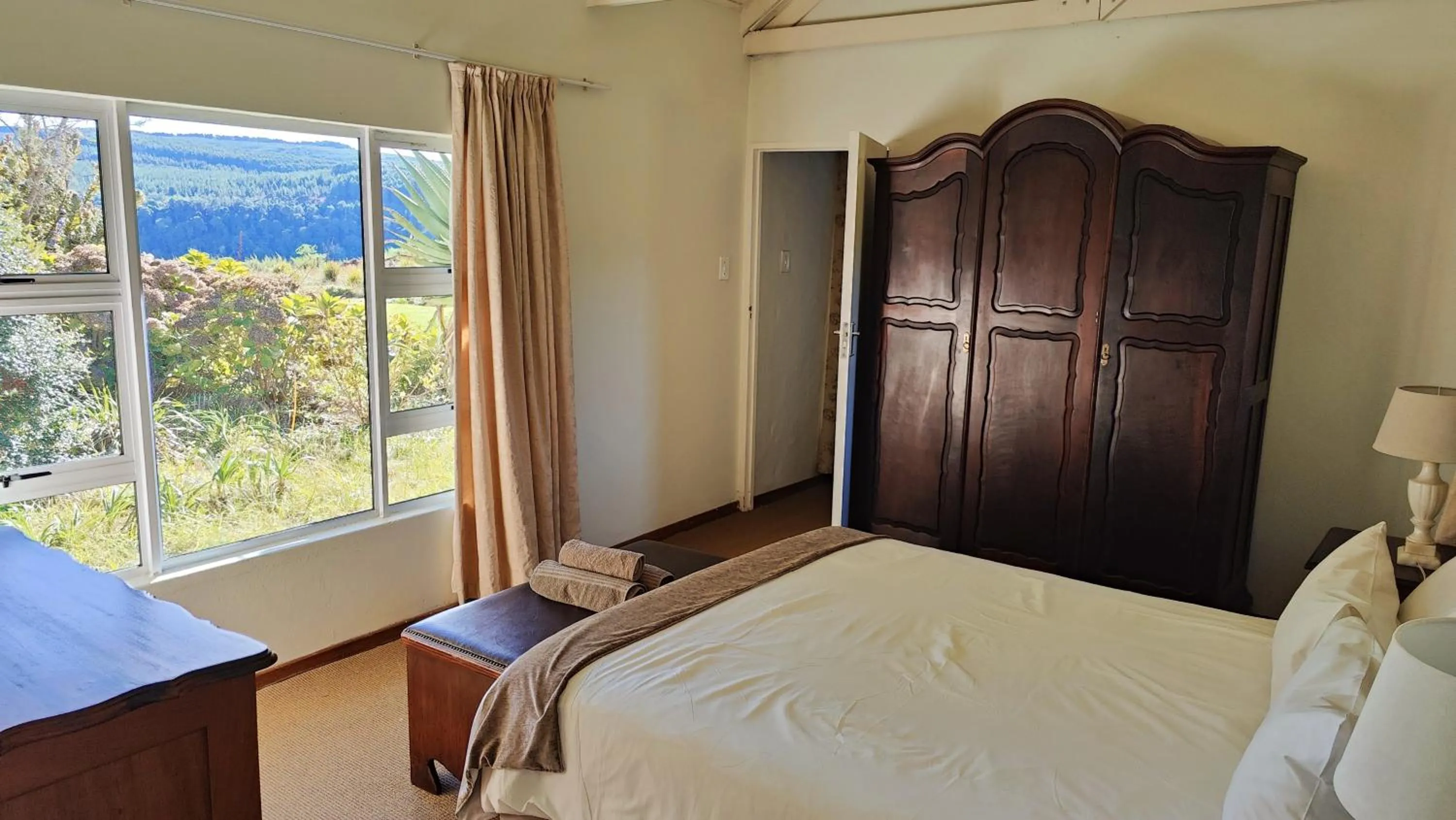 Bed in The Edge Mountain Retreat