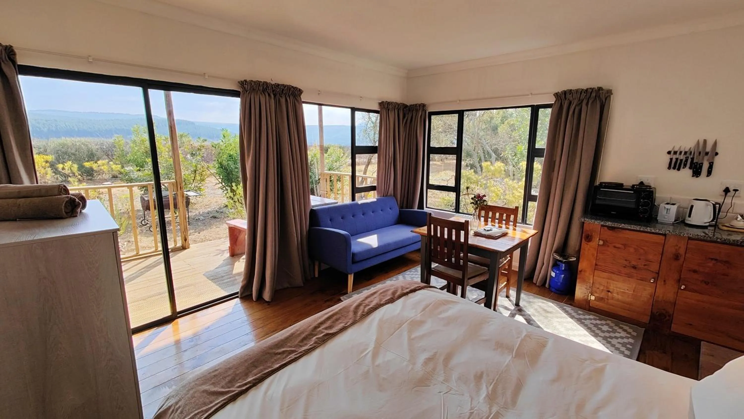 Bed in The Edge Mountain Retreat