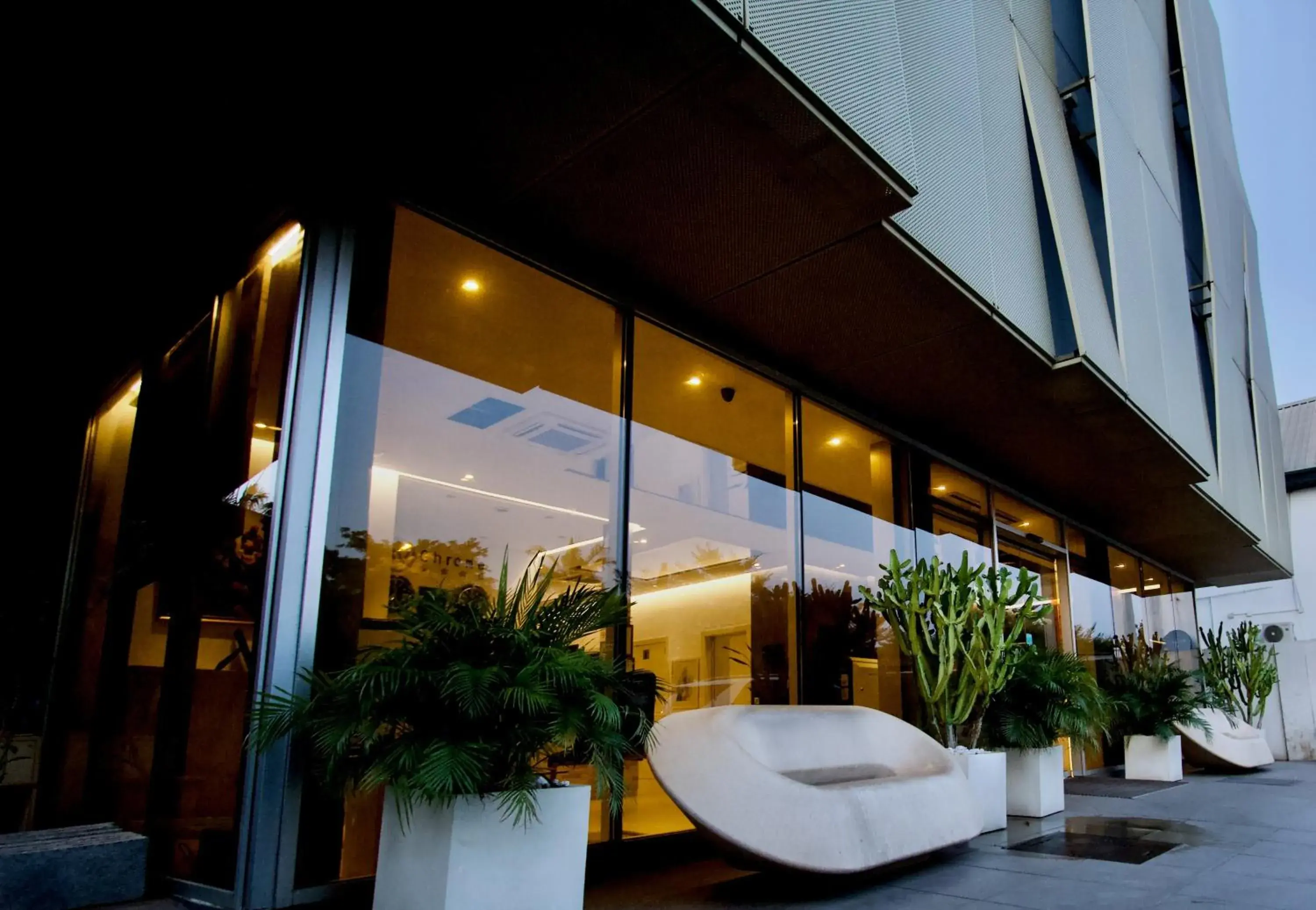 Facade/entrance in SV Chrome Facade/entrance in SV Chrome