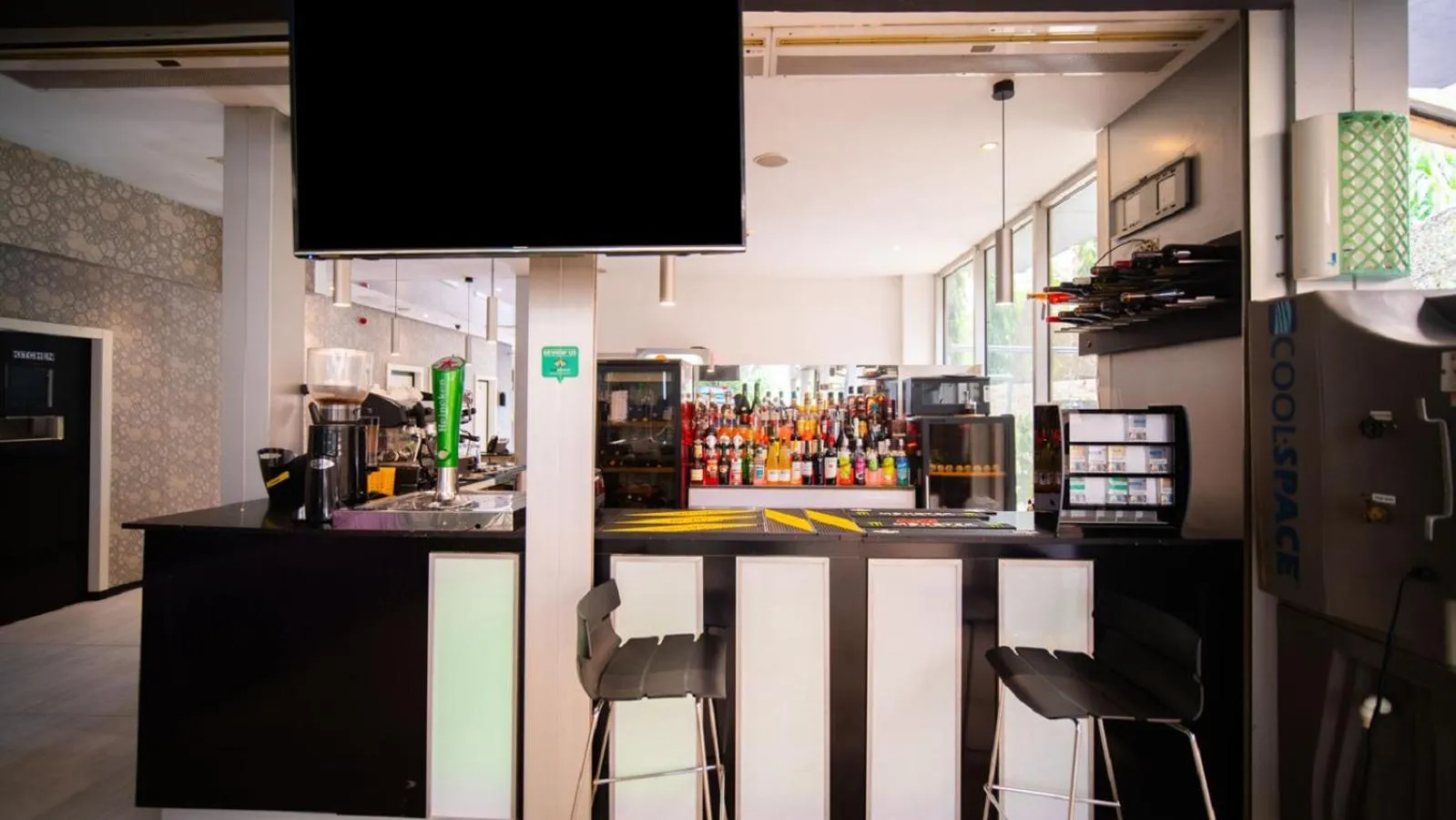 Lounge or bar in SV Chrome